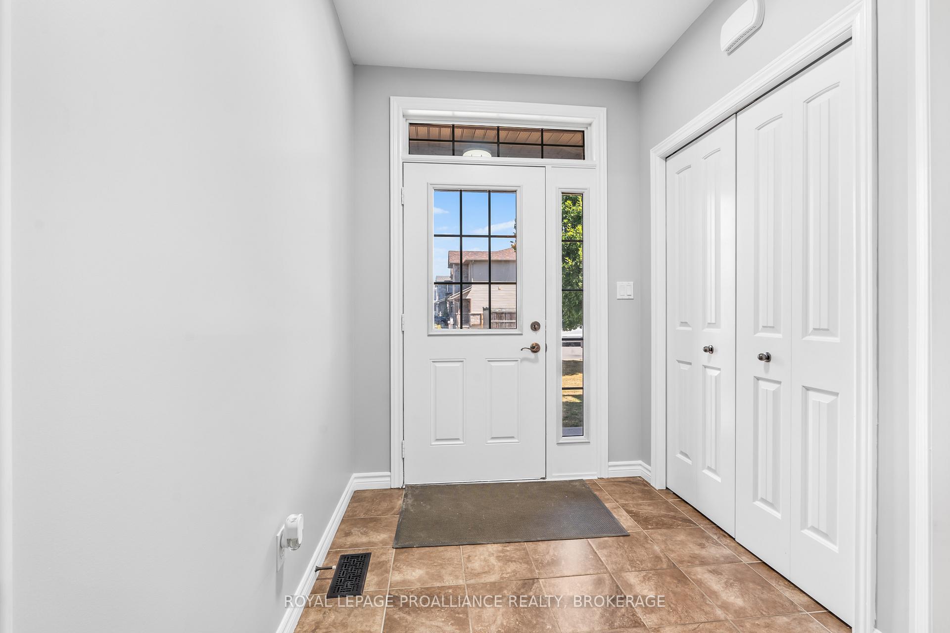 Photo 4 of 1584 Davenport Crescent, Kingston, City Northwest — HOMEH