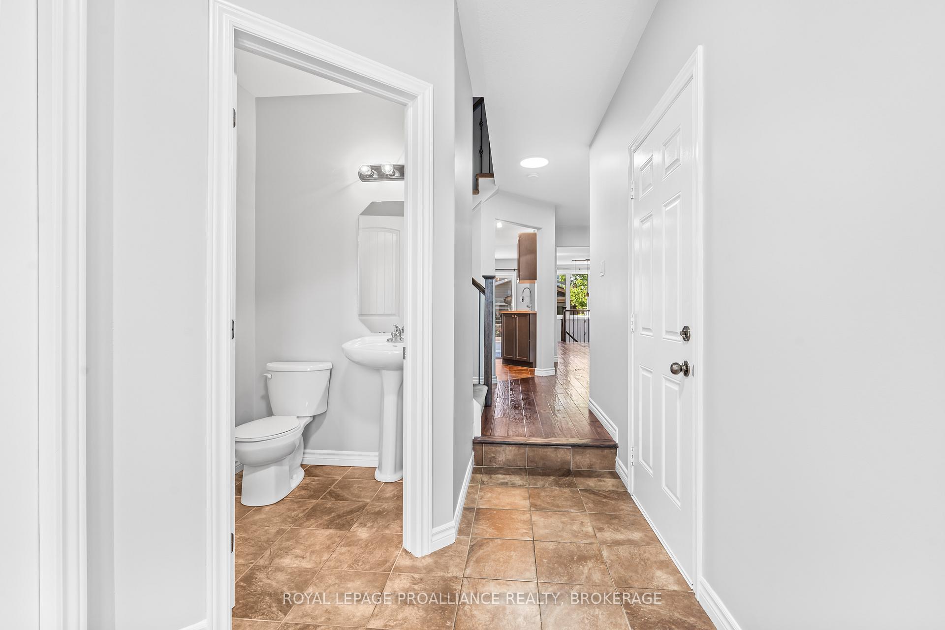 Photo 5 of 1584 Davenport Crescent, Kingston, City Northwest — HOMEH