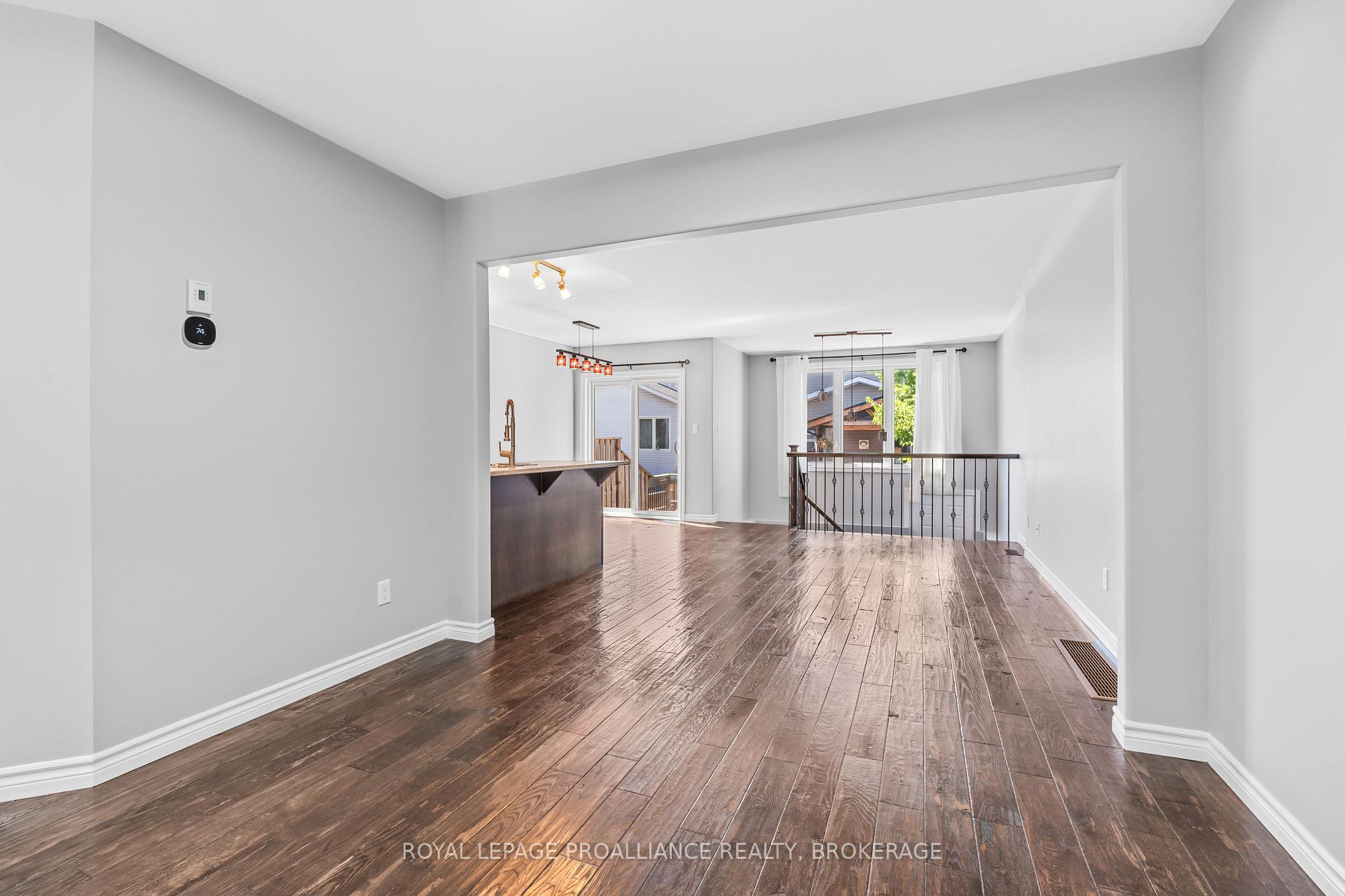 Photo 8 of 1584 Davenport Crescent, Kingston, City Northwest — HOMEH