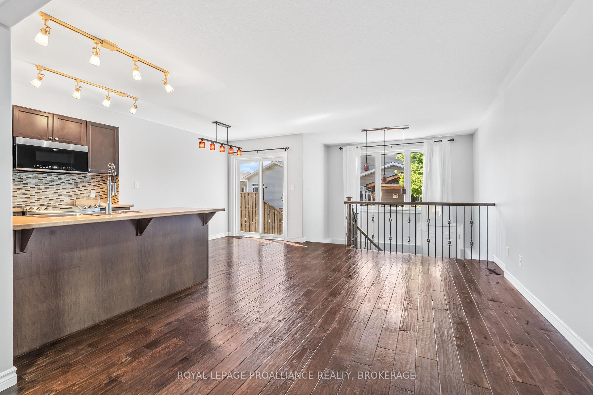 Photo 9 of 1584 Davenport Crescent, Kingston, City Northwest — HOMEH