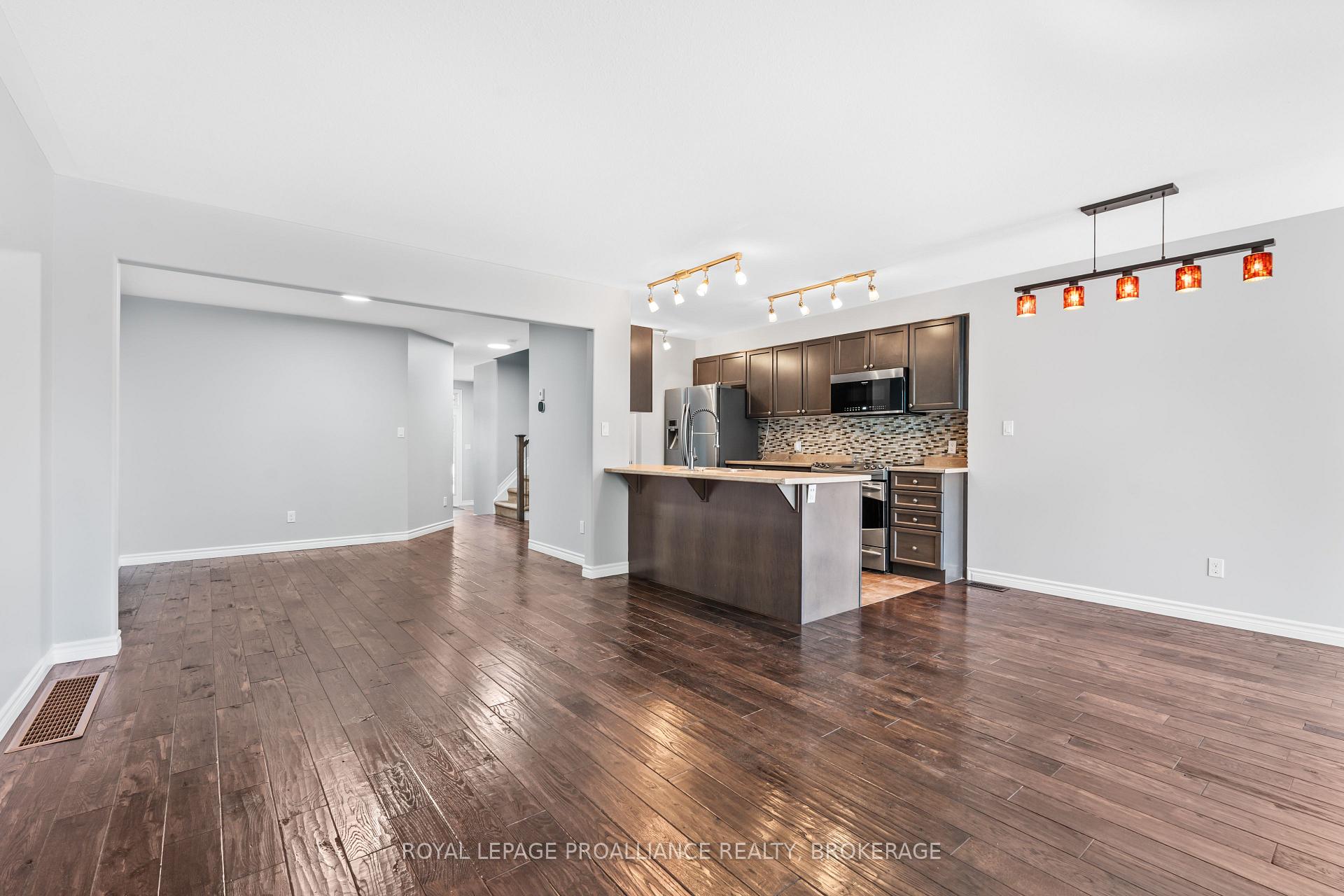 Photo 10 of 1584 Davenport Crescent, Kingston, City Northwest — HOMEH