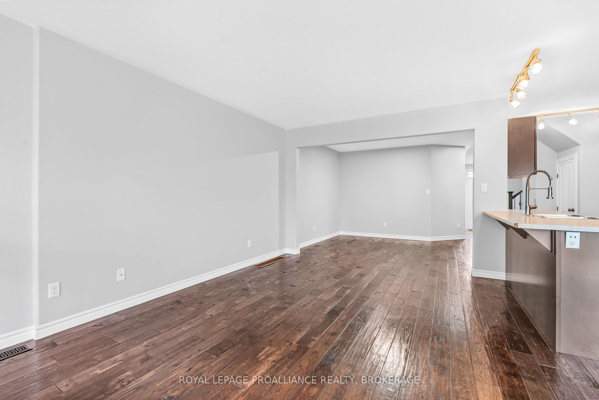 Photo 11 of 1584 Davenport Crescent, Kingston, City Northwest — HOMEH