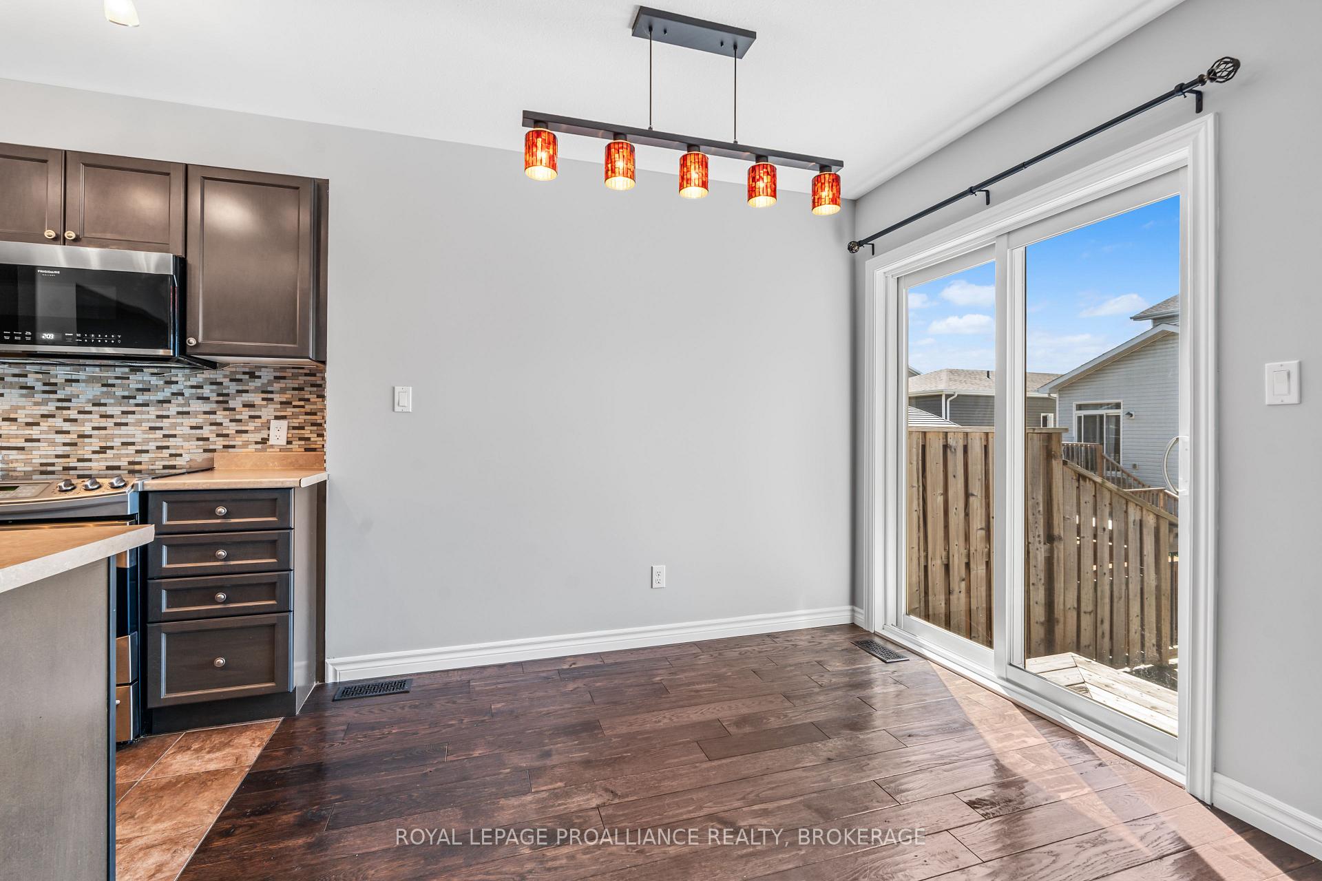 Photo 12 of 1584 Davenport Crescent, Kingston, City Northwest — HOMEH