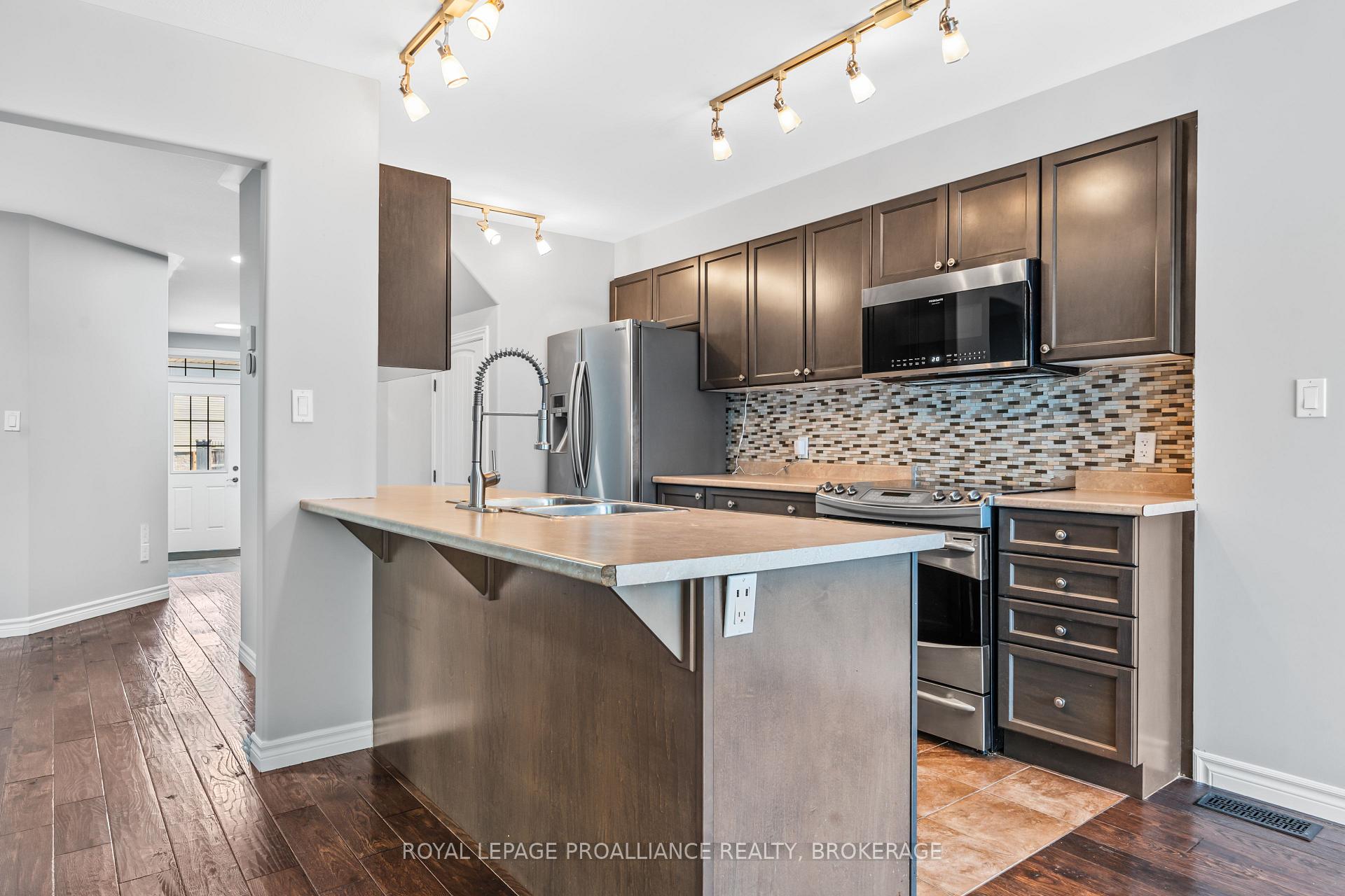 Photo 13 of 1584 Davenport Crescent, Kingston, City Northwest — HOMEH