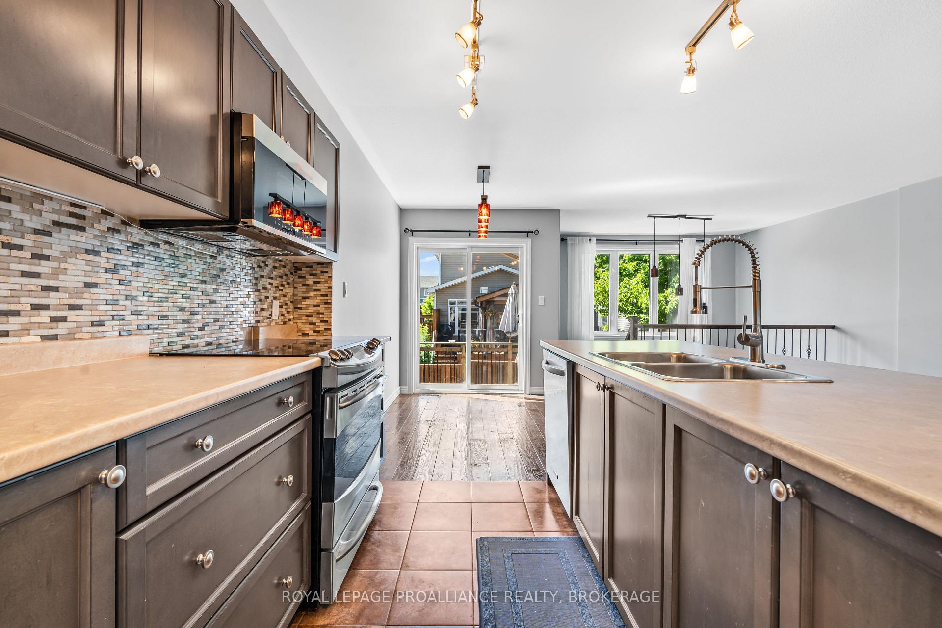 Photo 15 of 1584 Davenport Crescent, Kingston, City Northwest — HOMEH