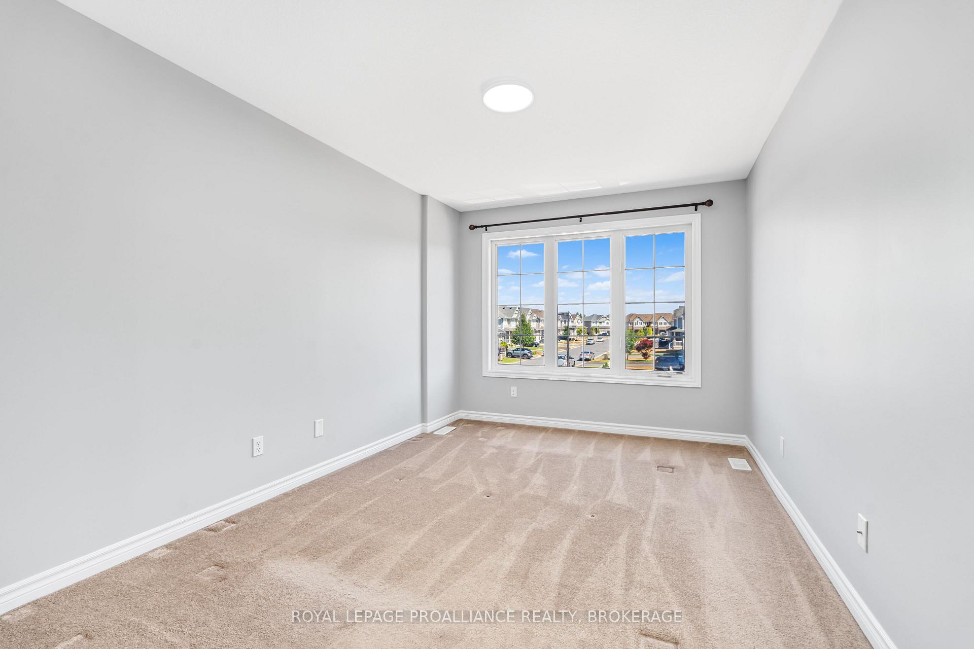 Photo 16 of 1584 Davenport Crescent, Kingston, City Northwest — HOMEH
