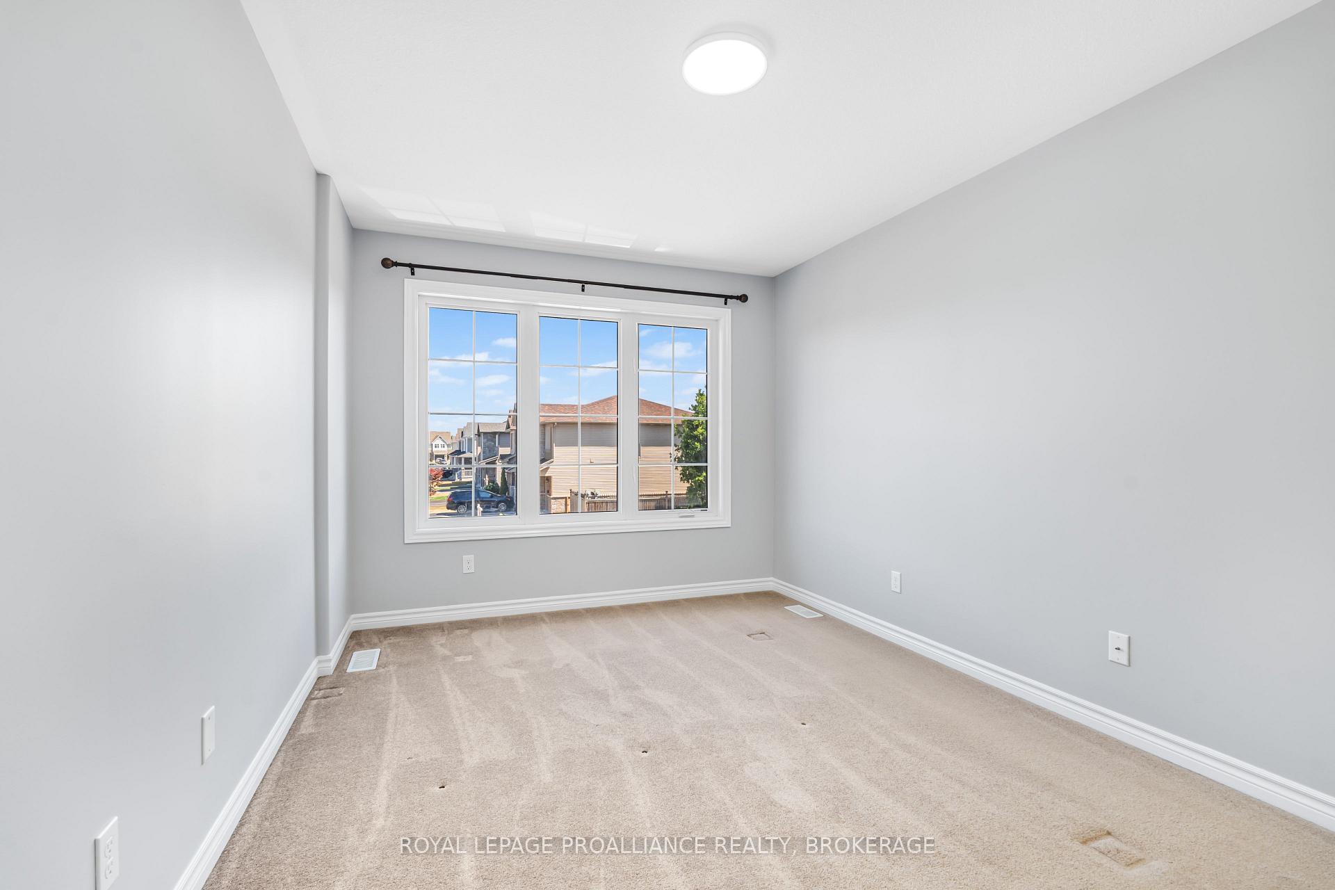 Photo 17 of 1584 Davenport Crescent, Kingston, City Northwest — HOMEH
