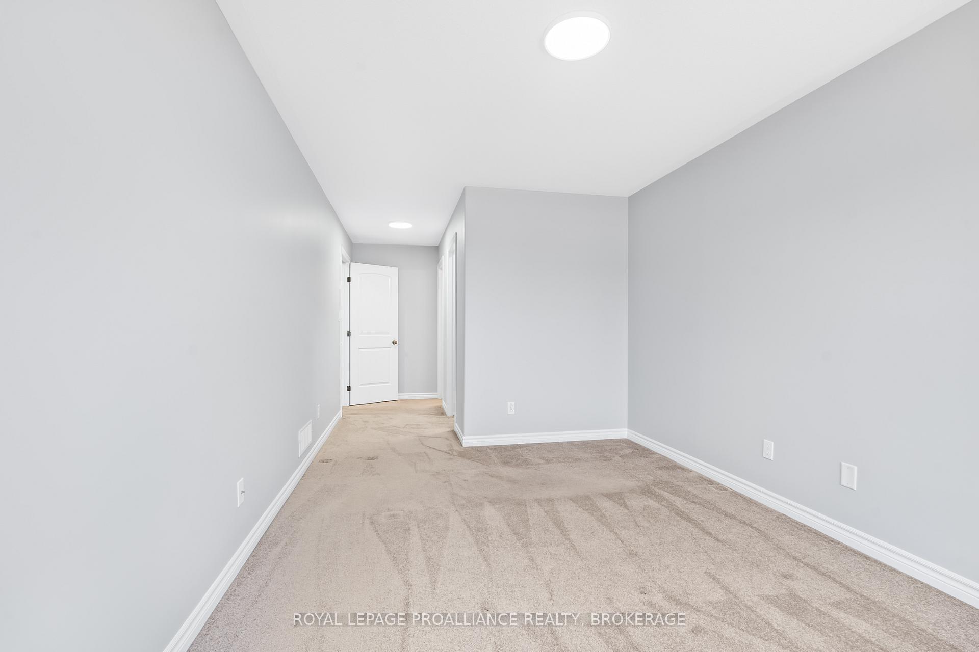 Photo 18 of 1584 Davenport Crescent, Kingston, City Northwest — HOMEH
