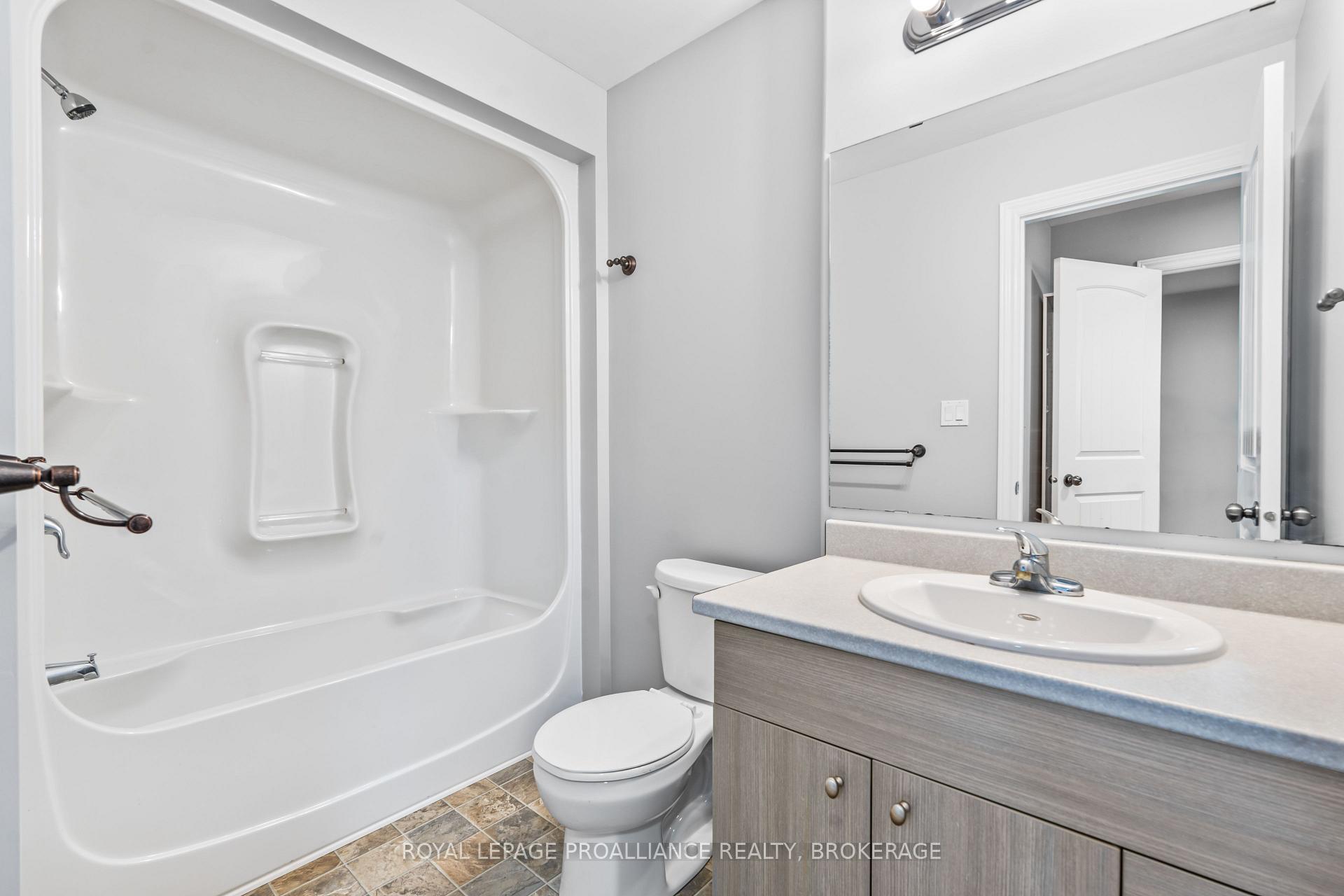 Photo 20 of 1584 Davenport Crescent, Kingston, City Northwest — HOMEH