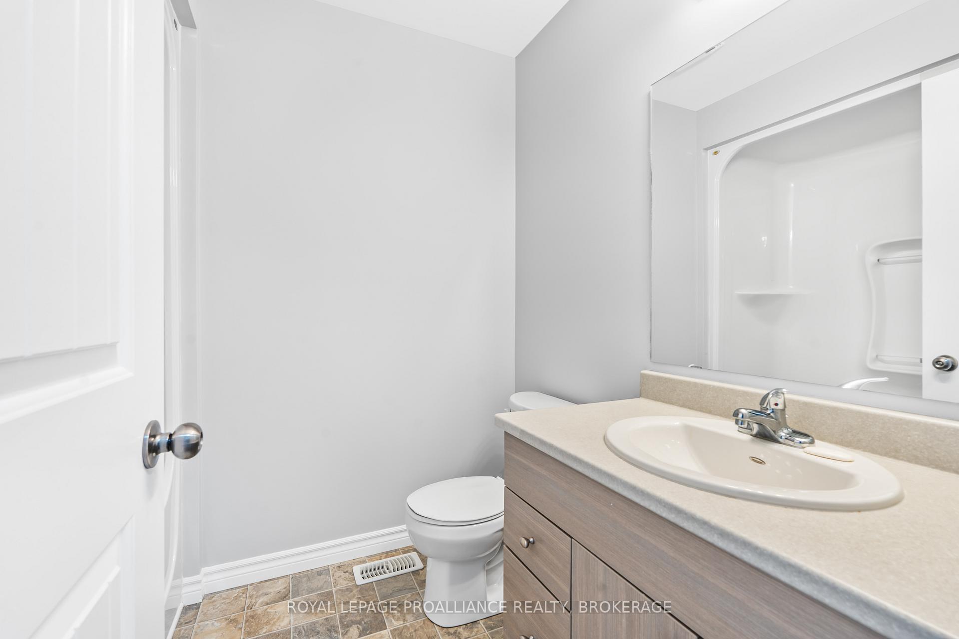 Photo 24 of 1584 Davenport Crescent, Kingston, City Northwest — HOMEH