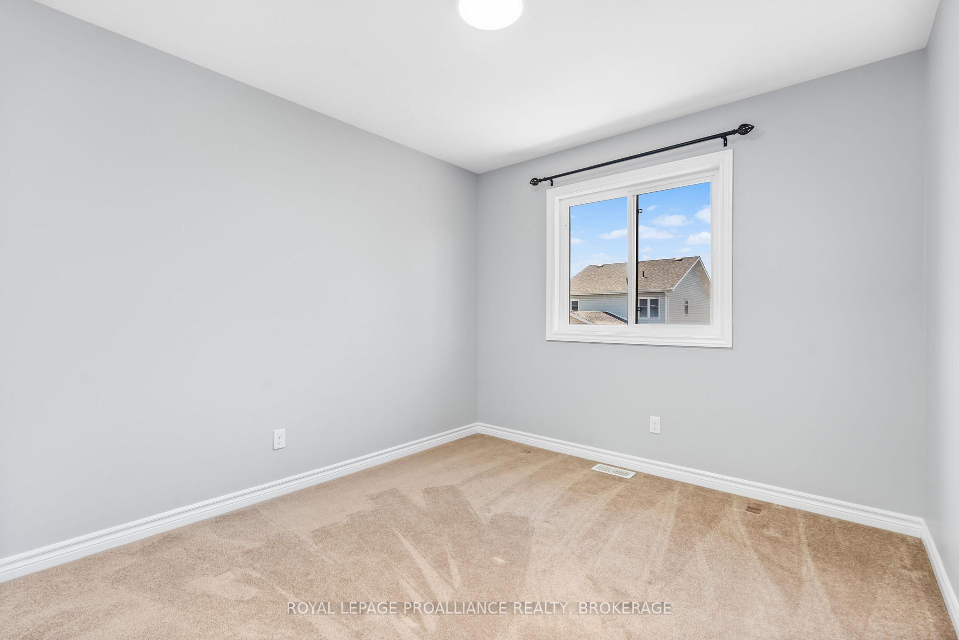 Photo 25 of 1584 Davenport Crescent, Kingston, City Northwest — HOMEH