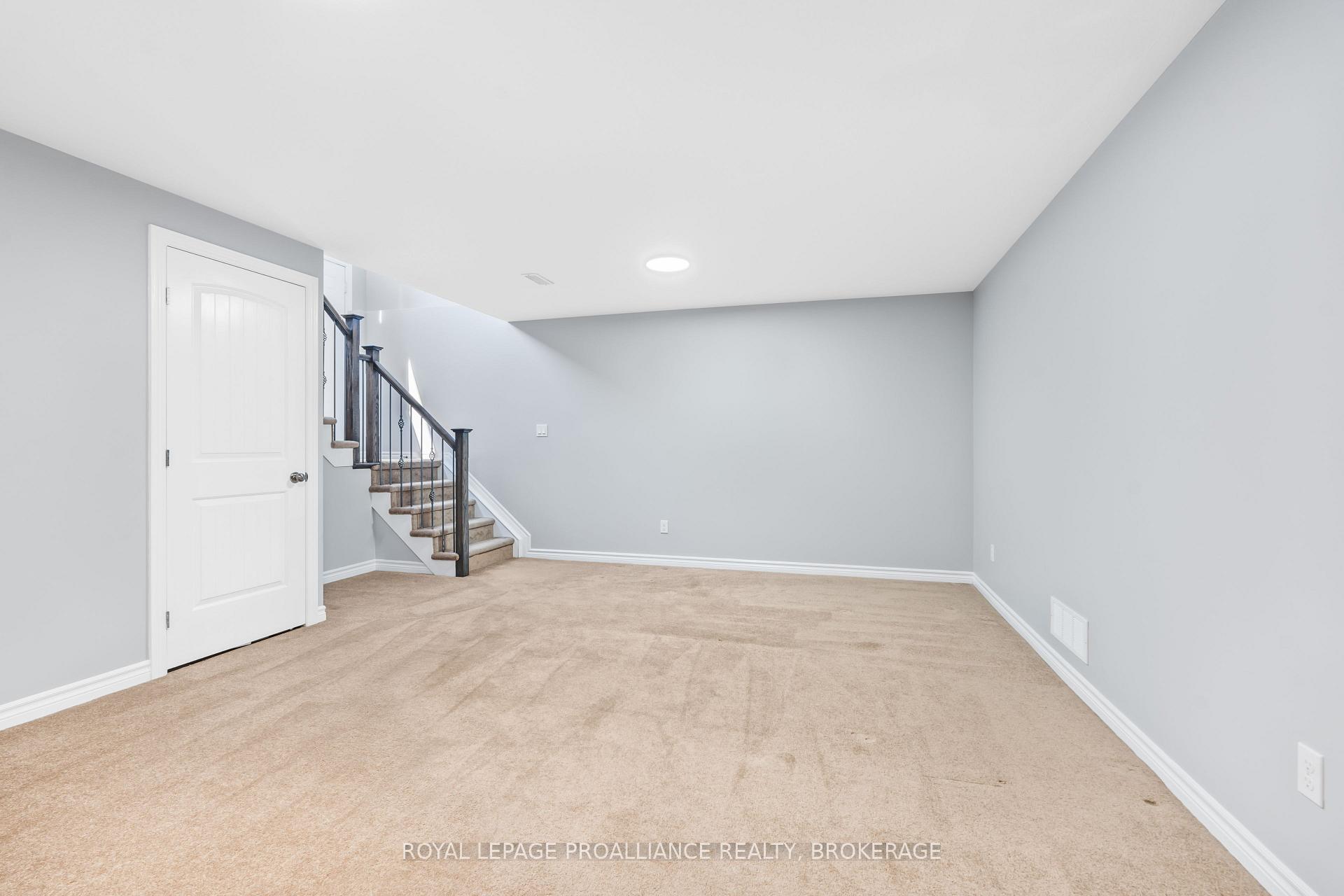 Photo 31 of 1584 Davenport Crescent, Kingston, City Northwest — HOMEH