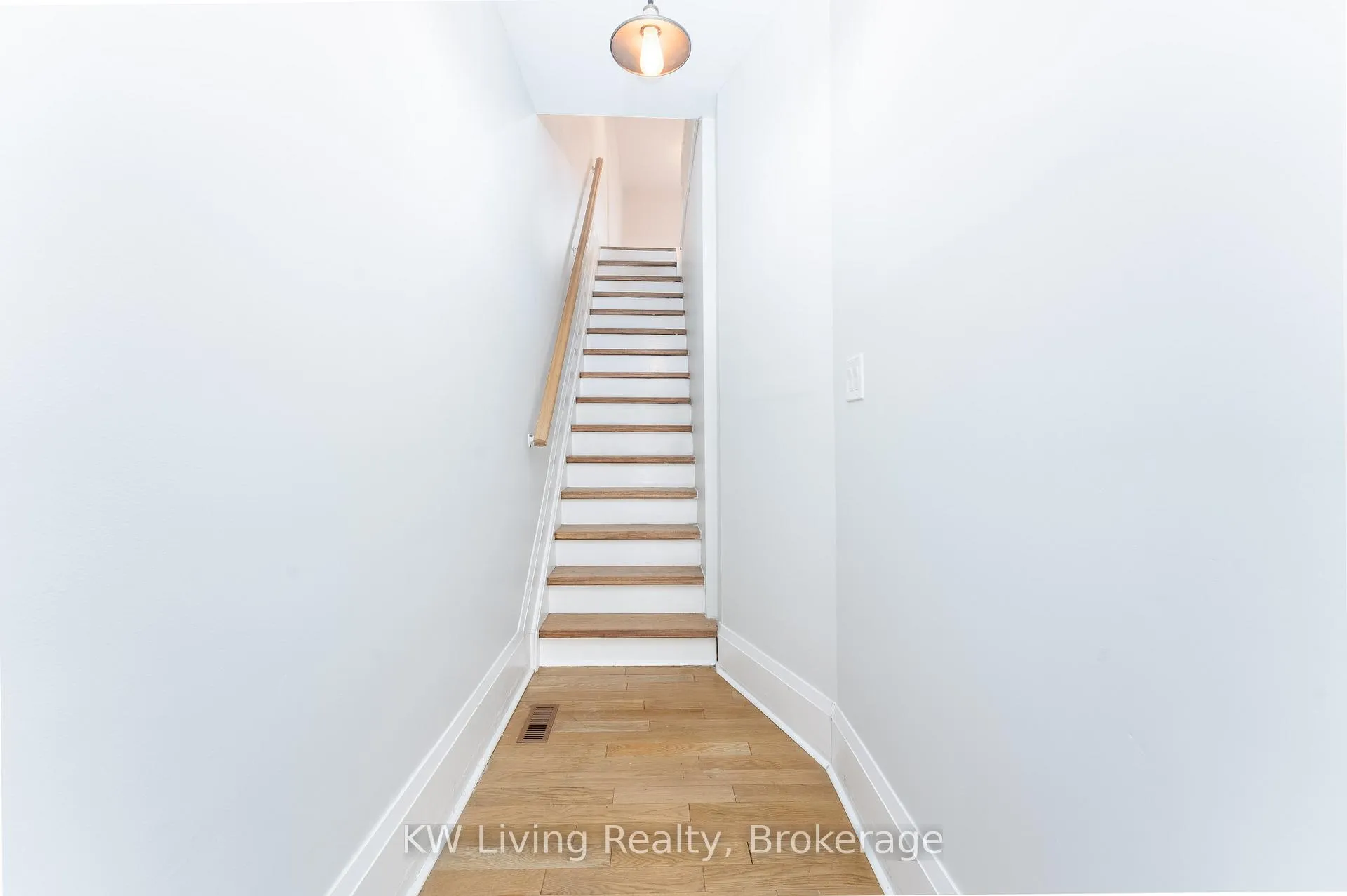 Photo 9 of Unit Upper, 157 Margueretta Street, Toronto, Dufferin Grove — HOMEH