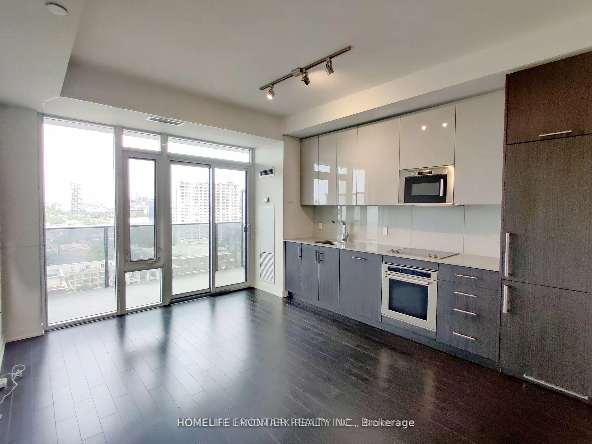 Front of Unit 2708, 330 Richmond Street W