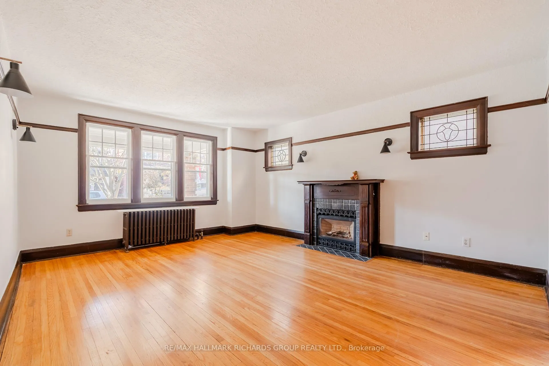 Photo 4 of Unit 2, 15 Courcelette Road, Scarborough, Birchcliffe-Cliffside — HOMEH