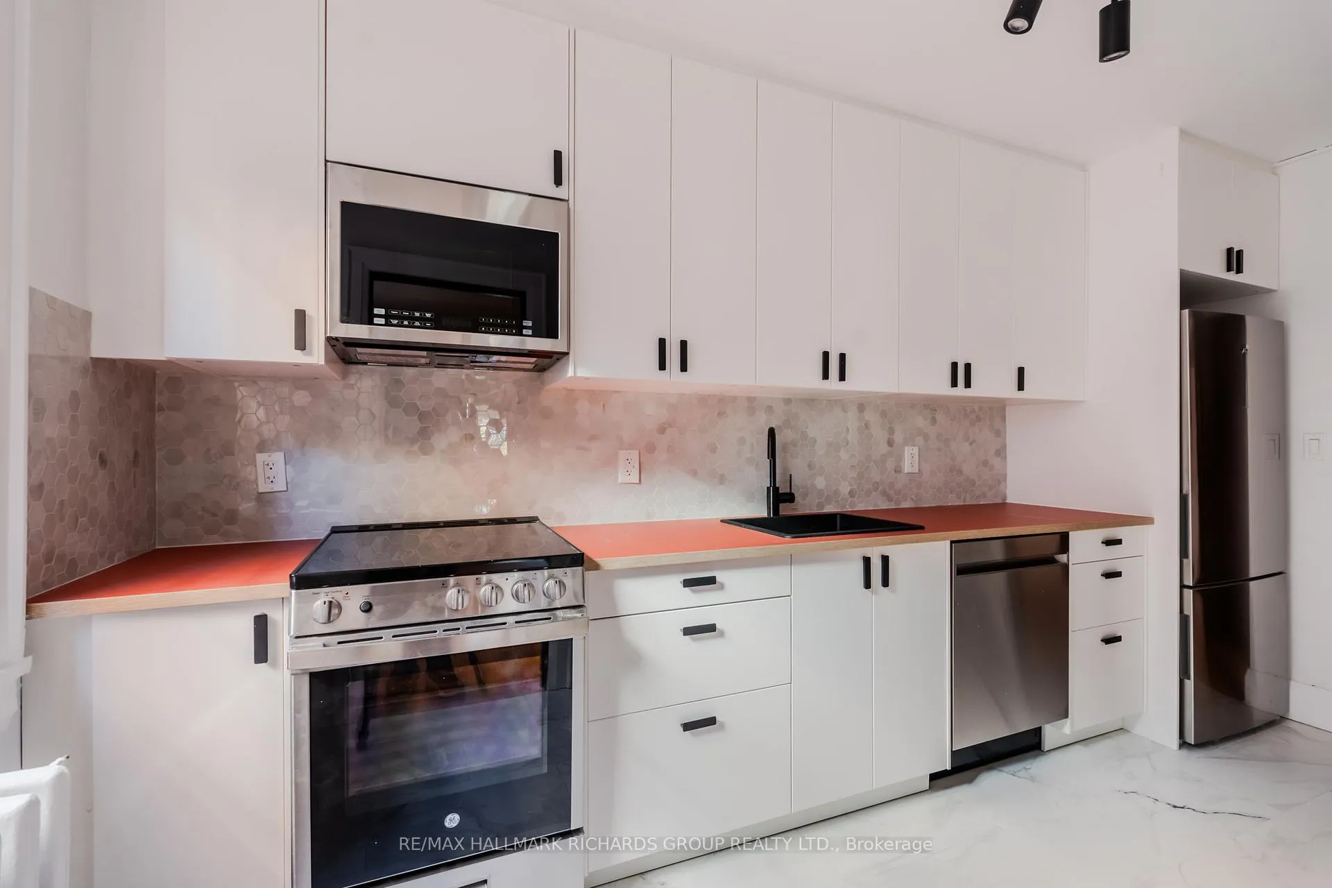 Photo 7 of Unit 2, 15 Courcelette Road, Scarborough, Birchcliffe-Cliffside — HOMEH