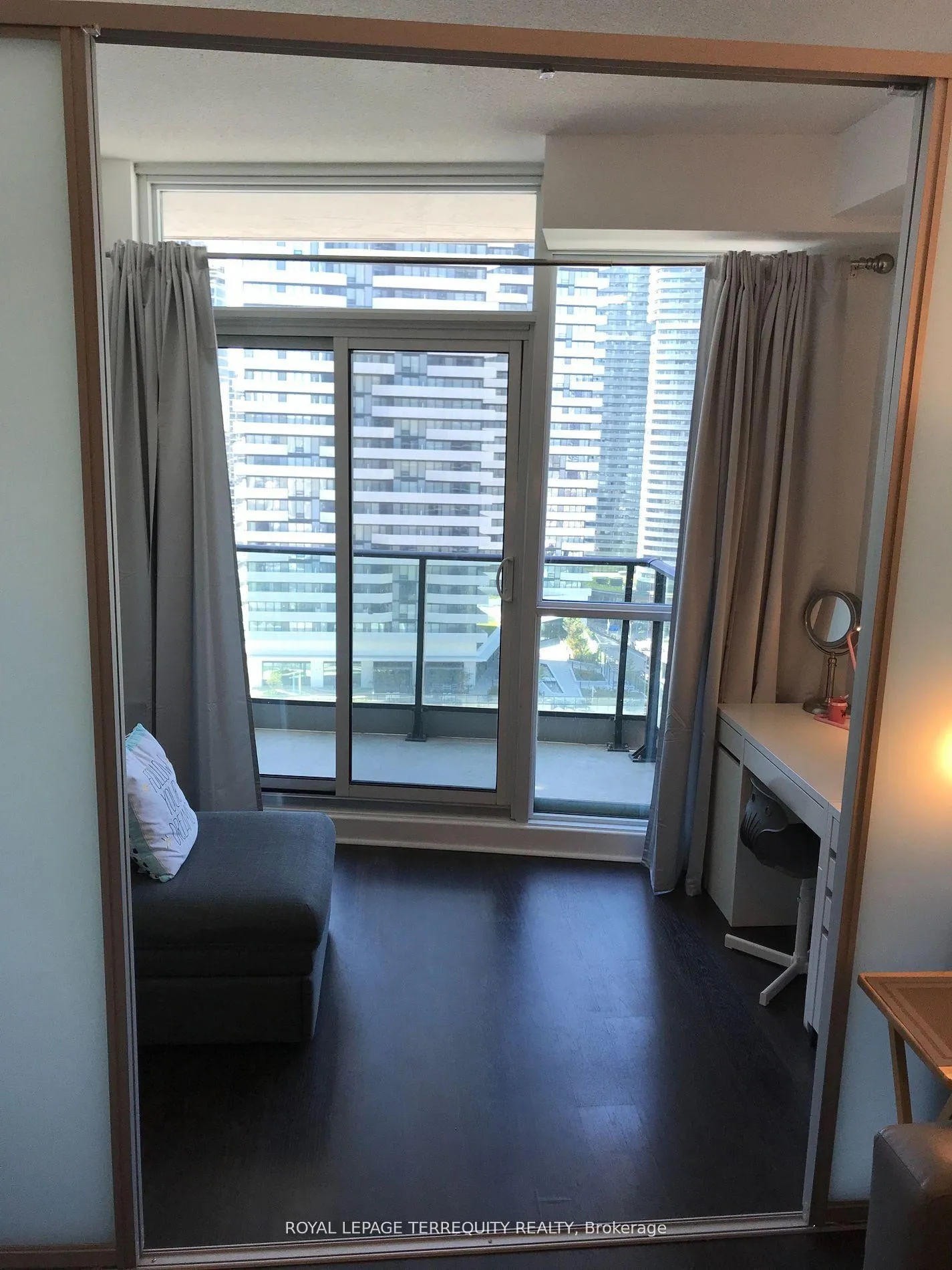 Photo 2 of Unit 2313, 33 Bay Street, Toronto, Waterfront Communities — HOMEH