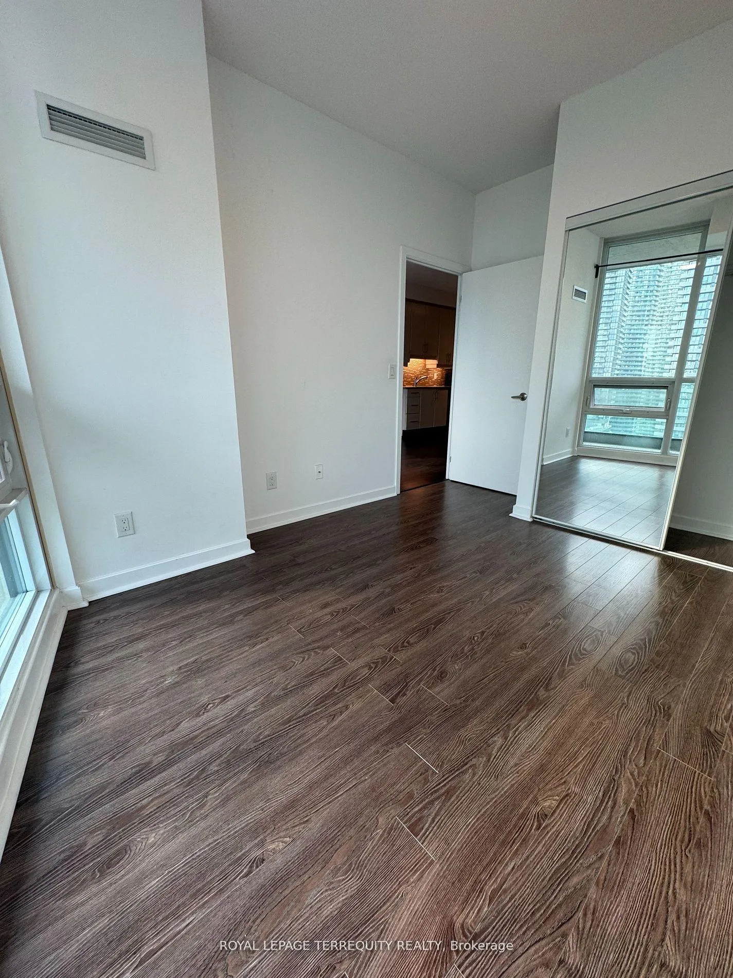 Photo 8 of Unit 2313, 33 Bay Street, Toronto, Waterfront Communities — HOMEH