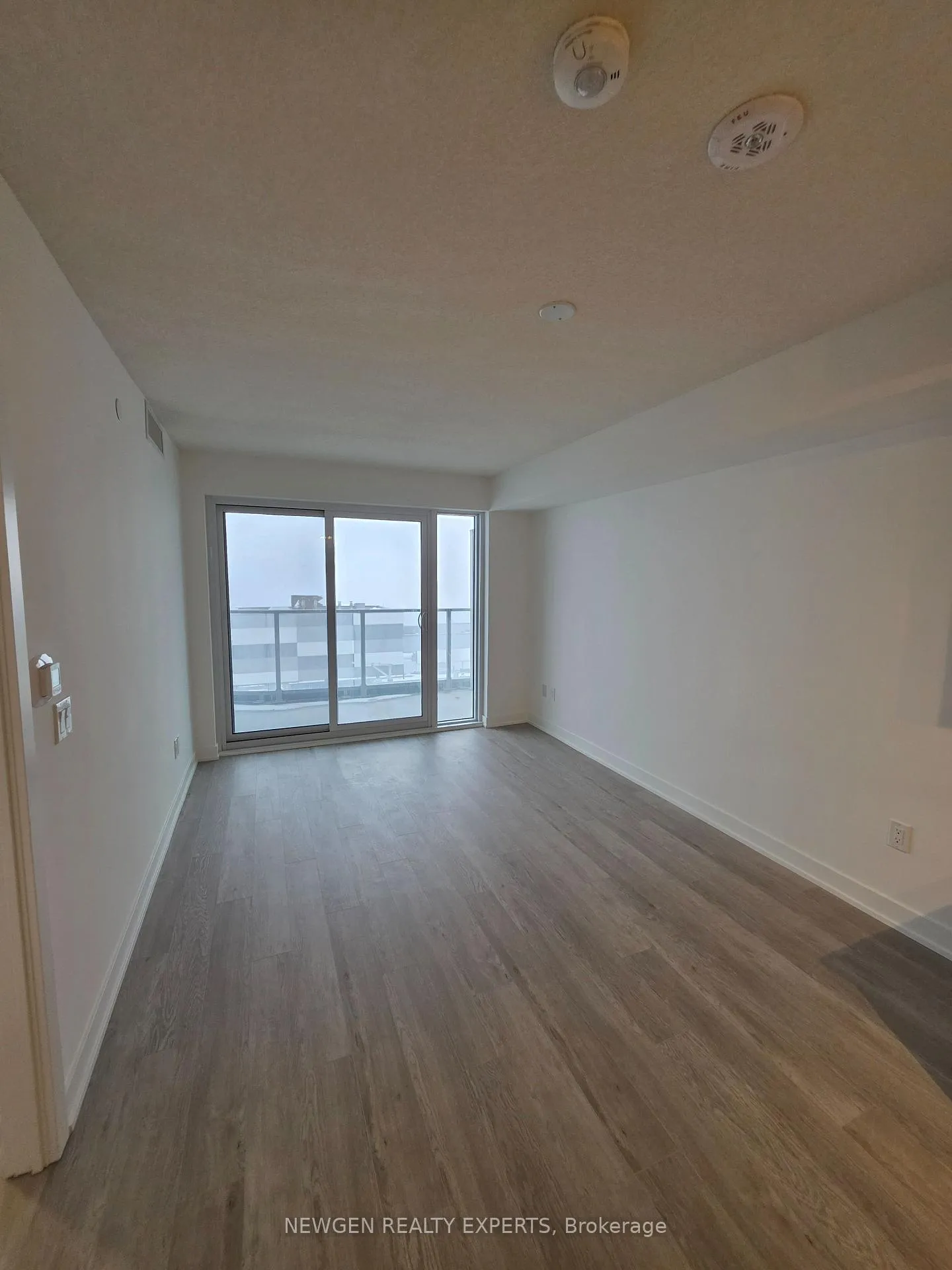 Photo 8 of Unit 2009, 1010 Sandy Beach Road, Pickering, Bay Ridges — HOMEH