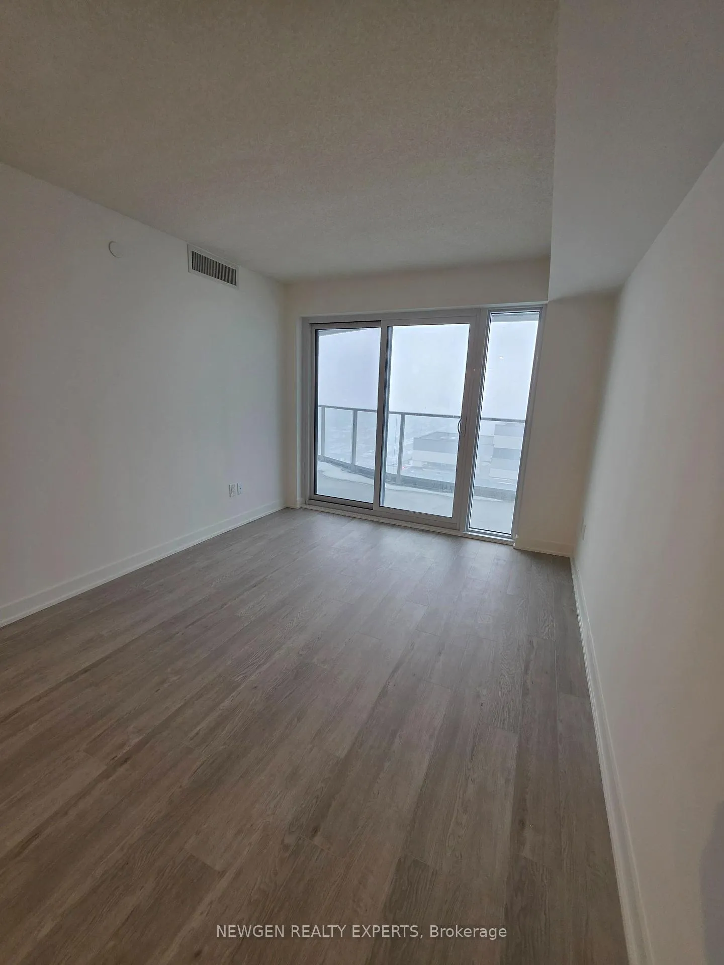 Photo 9 of Unit 2009, 1010 Sandy Beach Road, Pickering, Bay Ridges — HOMEH