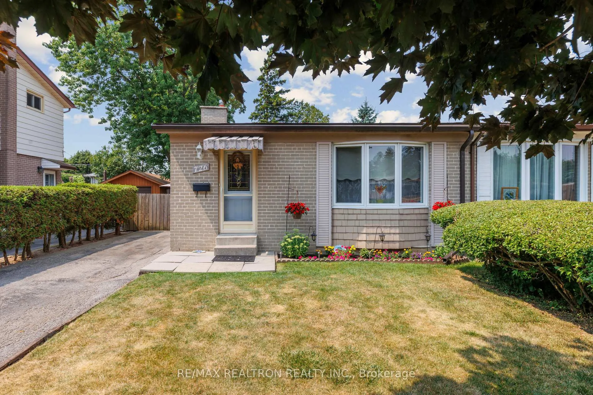 Photo 2 of 726 Lublin Avenue, Pickering, Bay Ridges — HOMEH