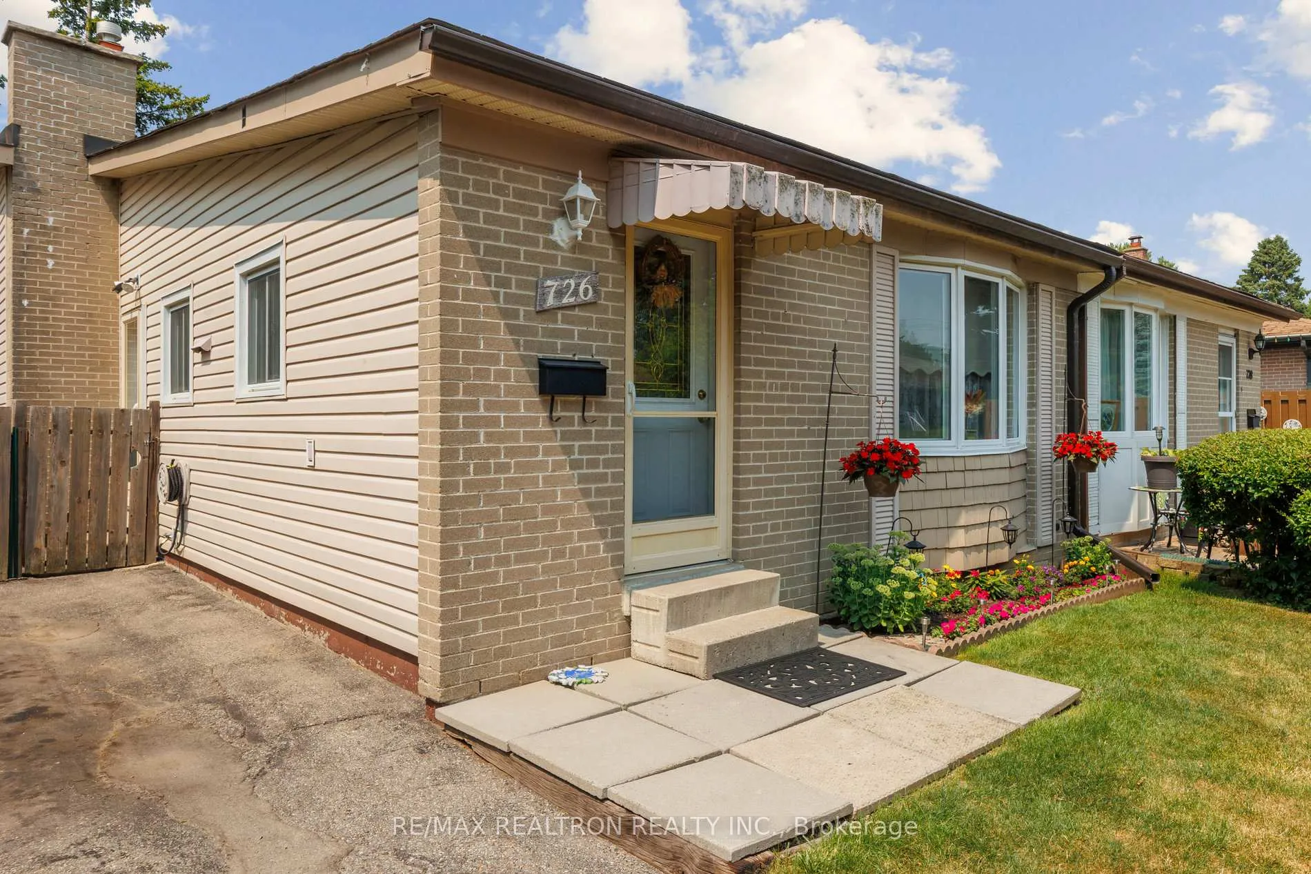 Photo 3 of 726 Lublin Avenue, Pickering, Bay Ridges — HOMEH