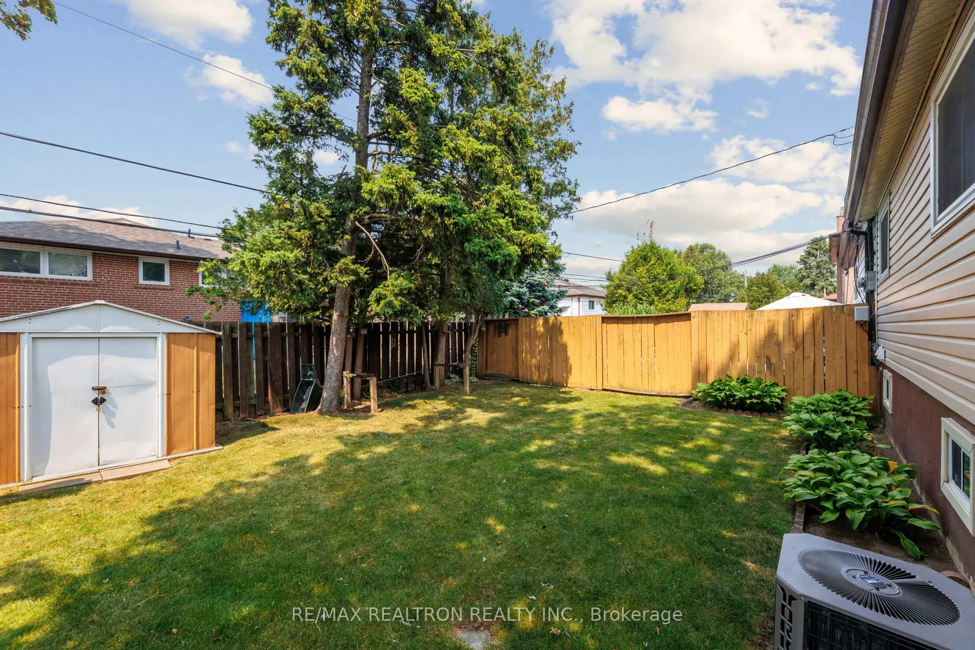 Photo 5 of 726 Lublin Avenue, Pickering, Bay Ridges — HOMEH