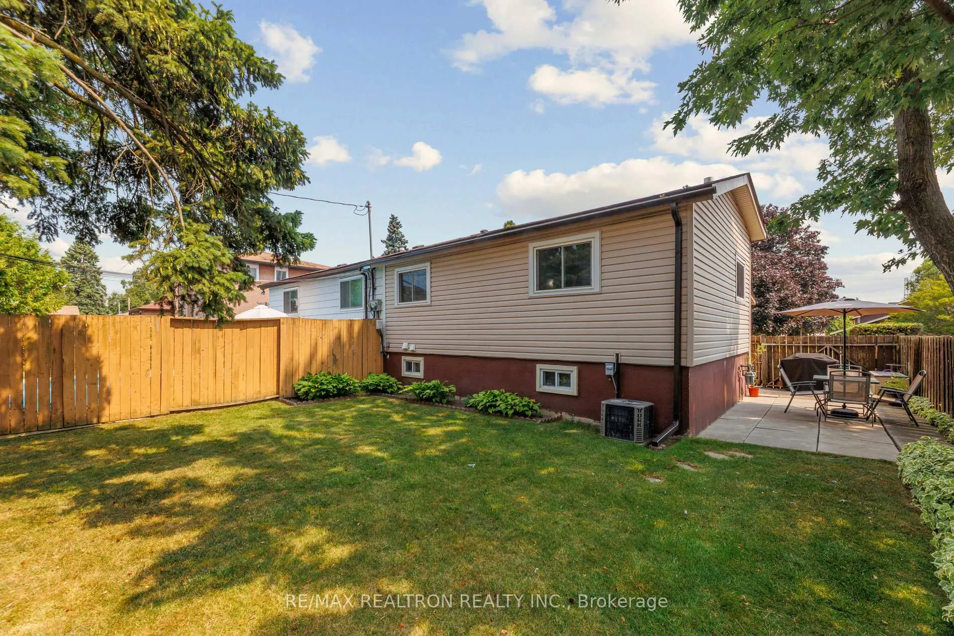 Photo 6 of 726 Lublin Avenue, Pickering, Bay Ridges — HOMEH