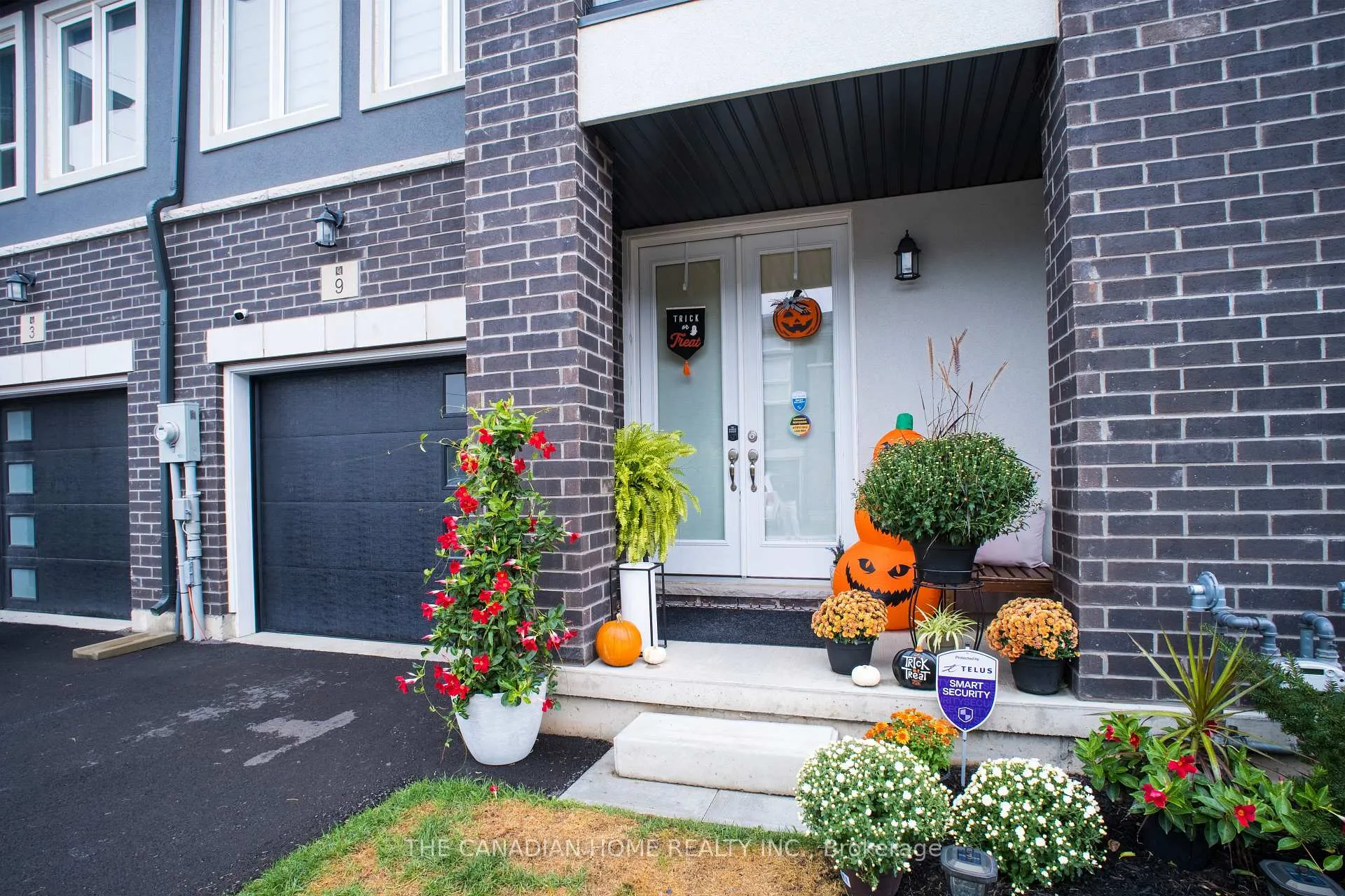 Photo 2 of Unit 2, 9 Renfrew Trail, Welland, Hwy 406/Welland — HOMEH