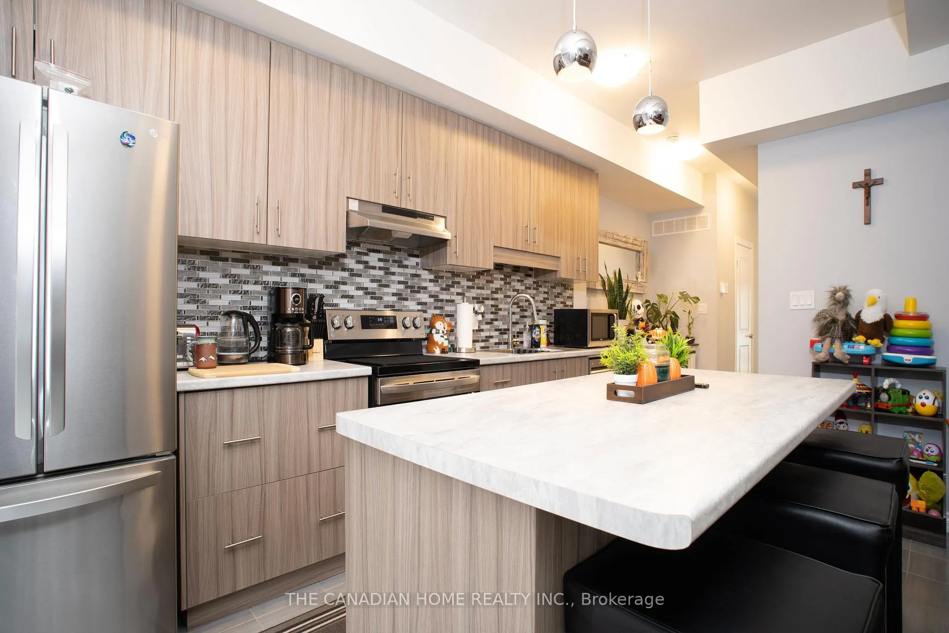 Photo 10 of Unit 2, 9 Renfrew Trail, Welland, Hwy 406/Welland — HOMEH