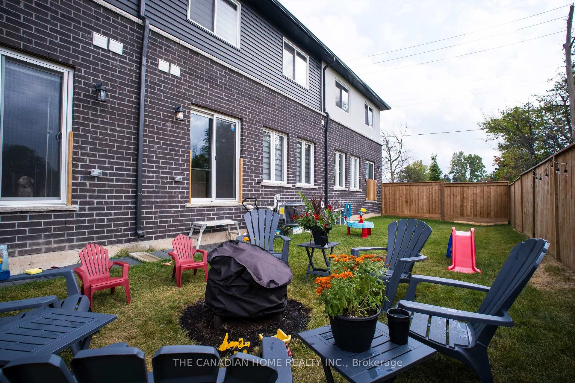 Photo 24 of Unit 2, 9 Renfrew Trail, Welland, Hwy 406/Welland — HOMEH