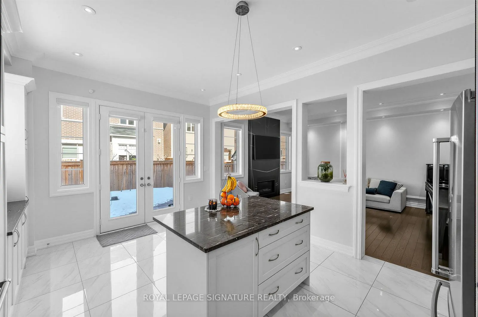 Photo 5 of 3907 Thomas Alton Boulevard, Burlington, Alton — HOMEH