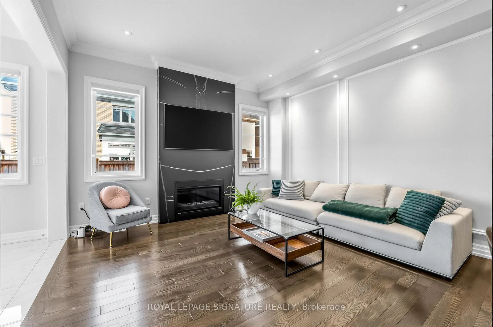 Photo 6 of 3907 Thomas Alton Boulevard, Burlington, Alton — HOMEH