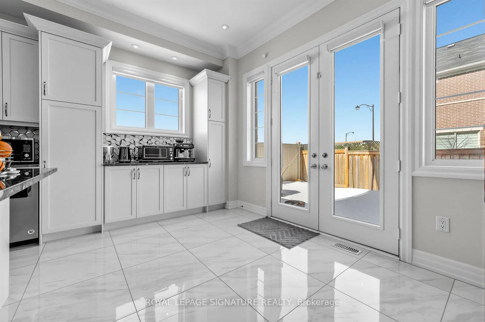 Photo 19 of 3907 Thomas Alton Boulevard, Burlington, Alton — HOMEH