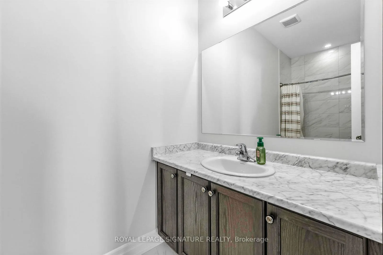 Photo 36 of 3907 Thomas Alton Boulevard, Burlington, Alton — HOMEH