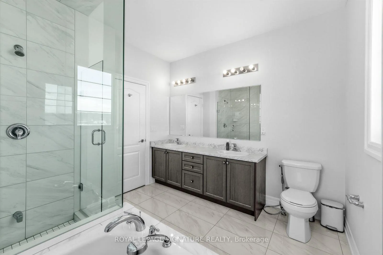 Photo 39 of 3907 Thomas Alton Boulevard, Burlington, Alton — HOMEH