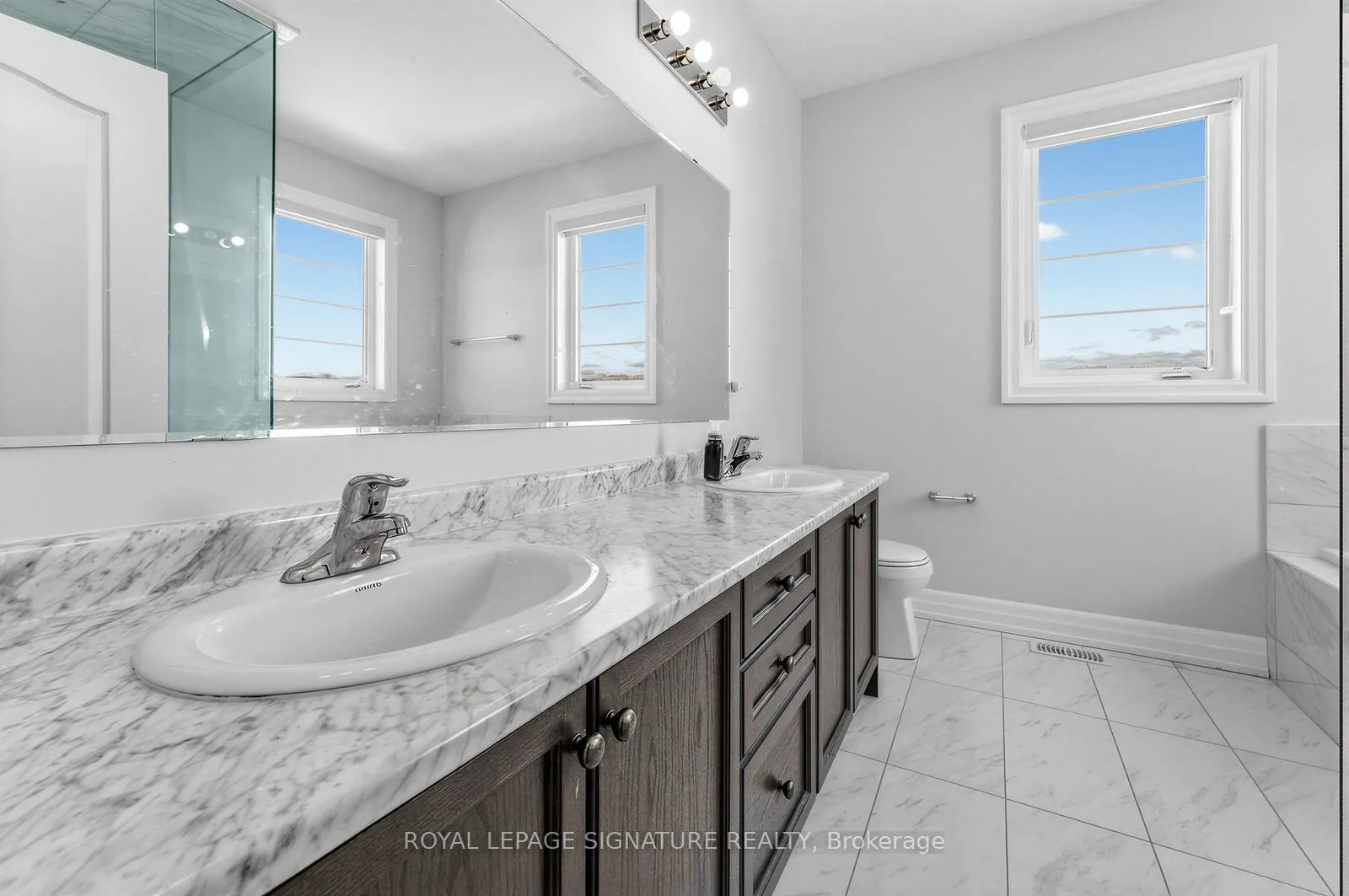 Photo 40 of 3907 Thomas Alton Boulevard, Burlington, Alton — HOMEH