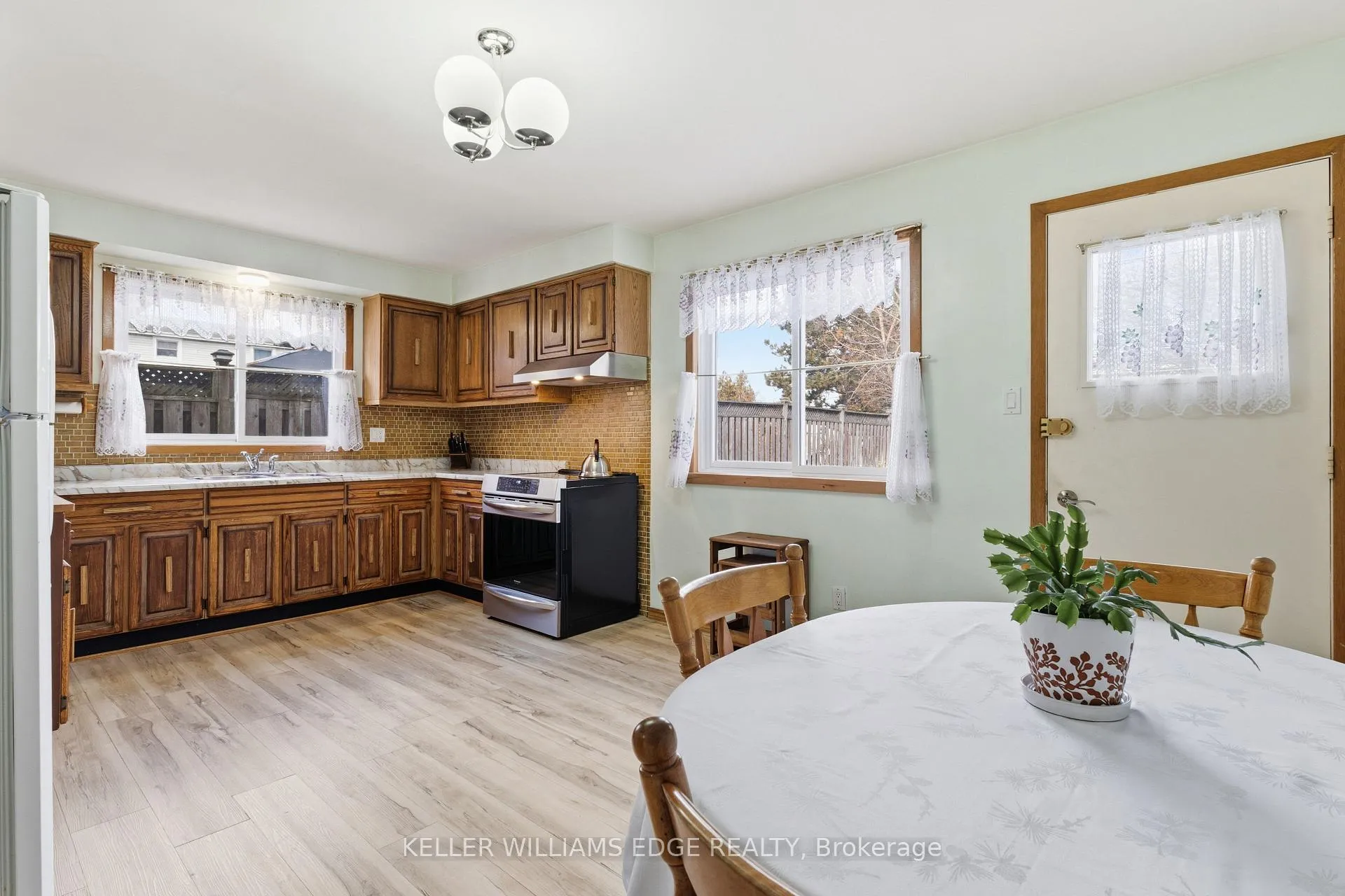 Photo 15 of 64 Neil Avenue, Hamilton, Stoney Creek — HOMEH