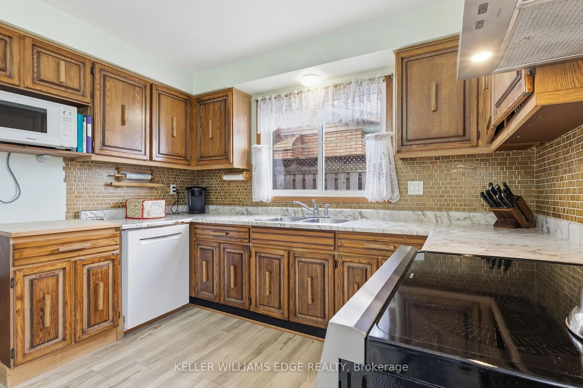 Photo 16 of 64 Neil Avenue, Hamilton, Stoney Creek — HOMEH