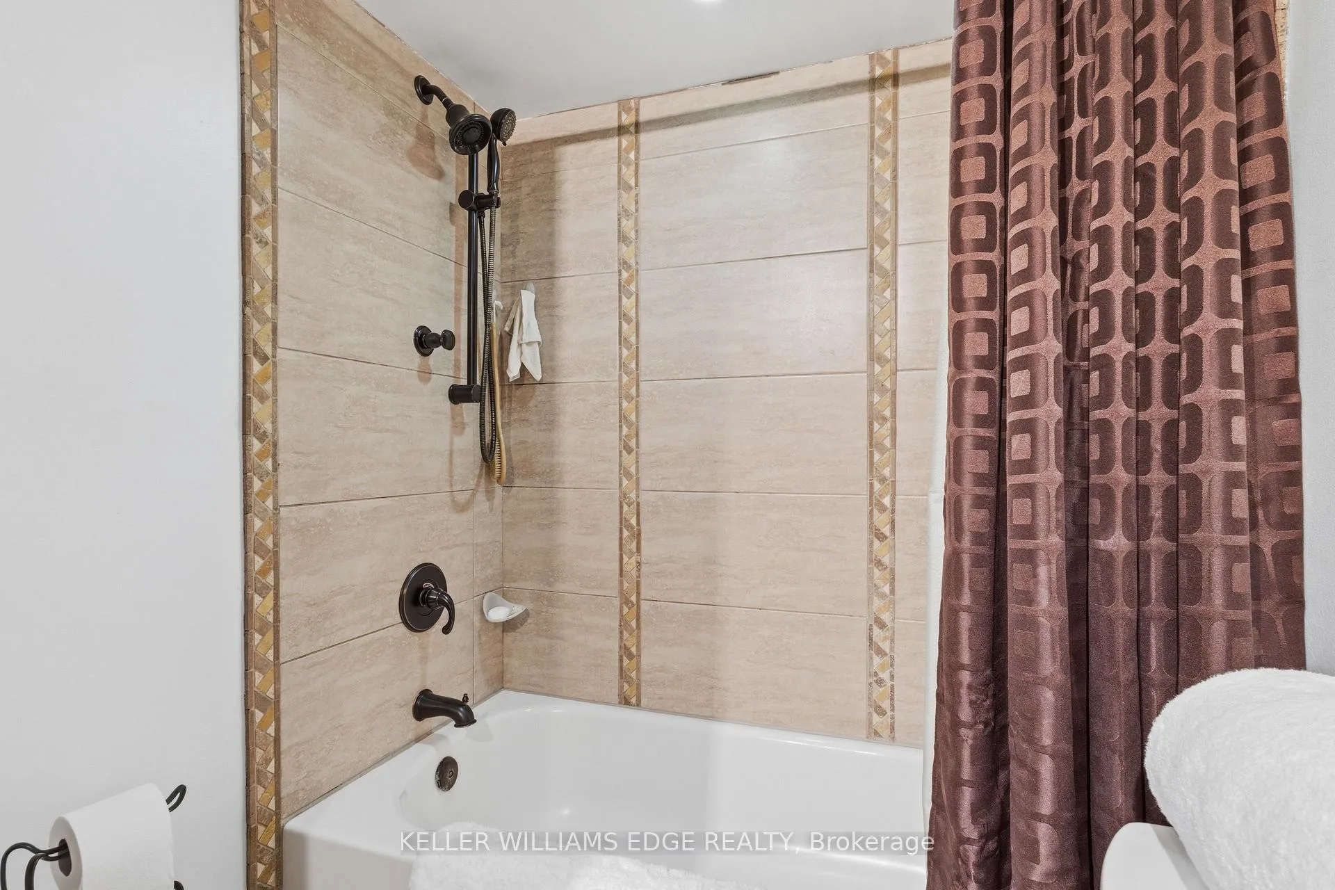 Photo 23 of 64 Neil Avenue, Hamilton, Stoney Creek — HOMEH