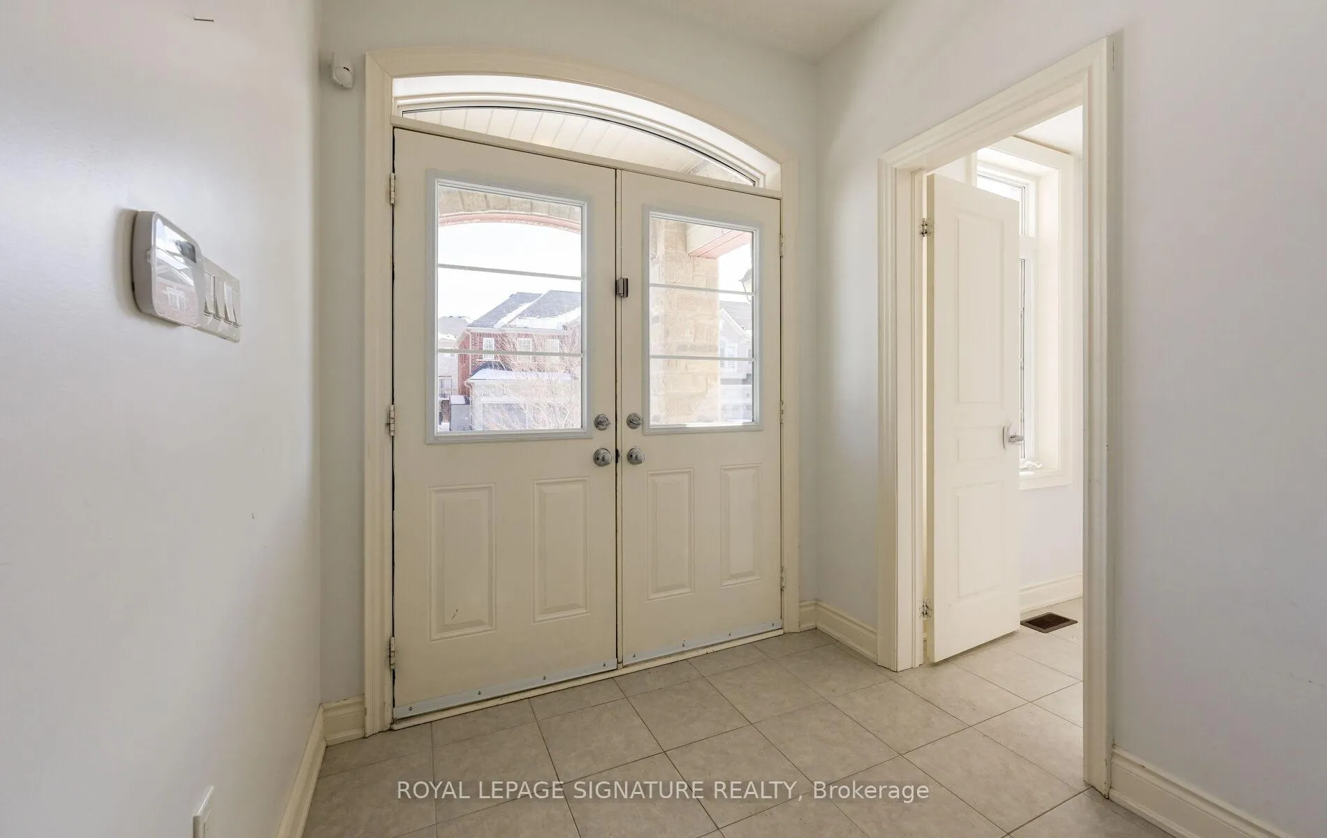 Photo 3 of 343 Humphrey Street, Hamilton, Waterdown — HOMEH