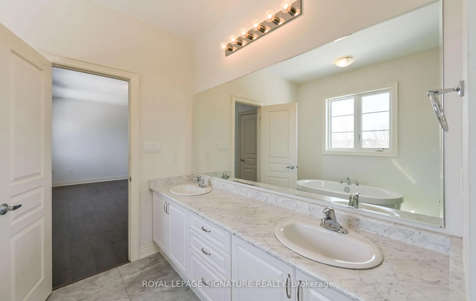 Photo 33 of 343 Humphrey Street, Hamilton, Waterdown — HOMEH