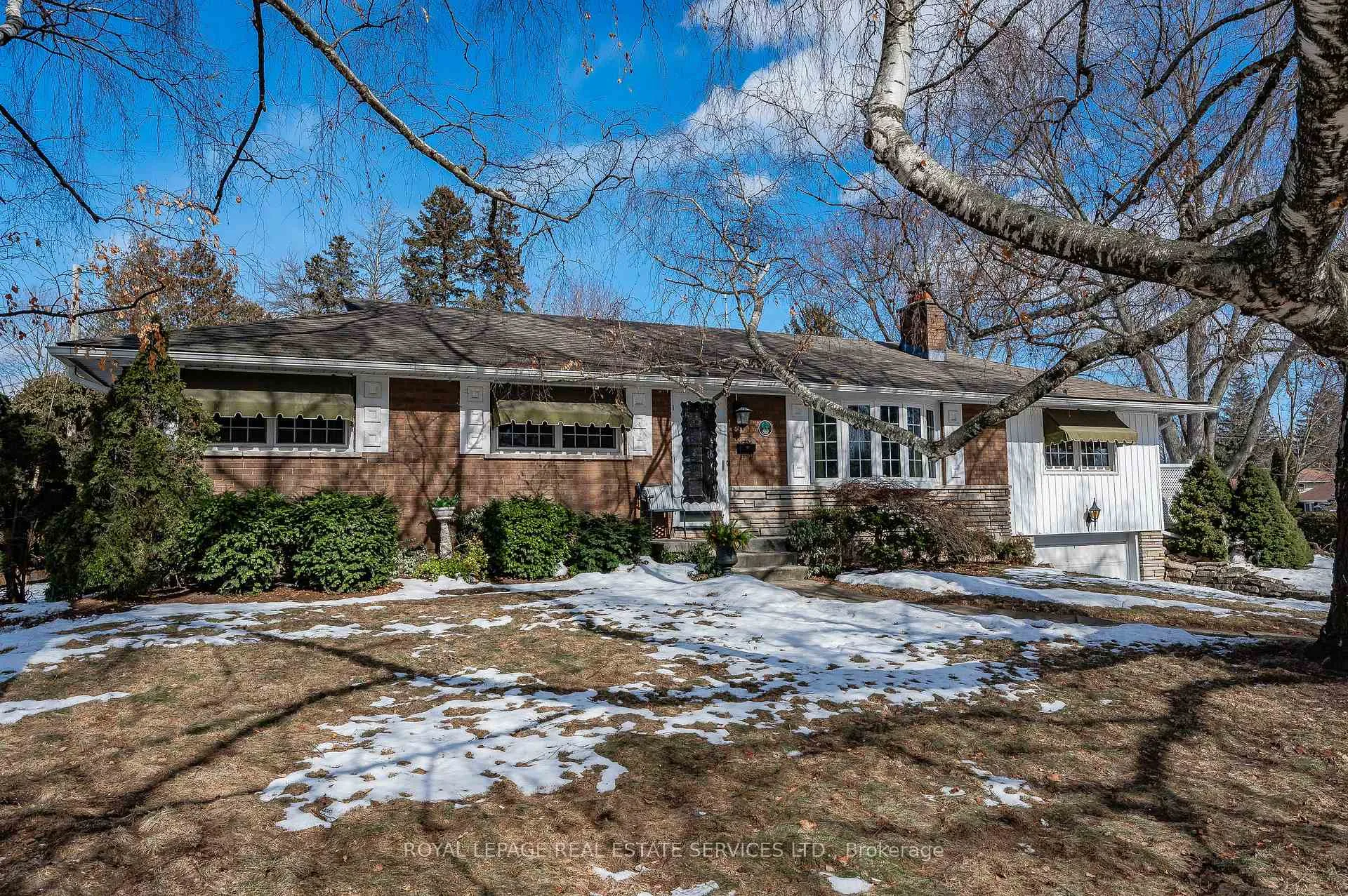 Photo 5 of 327 Strathcona Drive, Burlington, Shoreacres — HOMEH