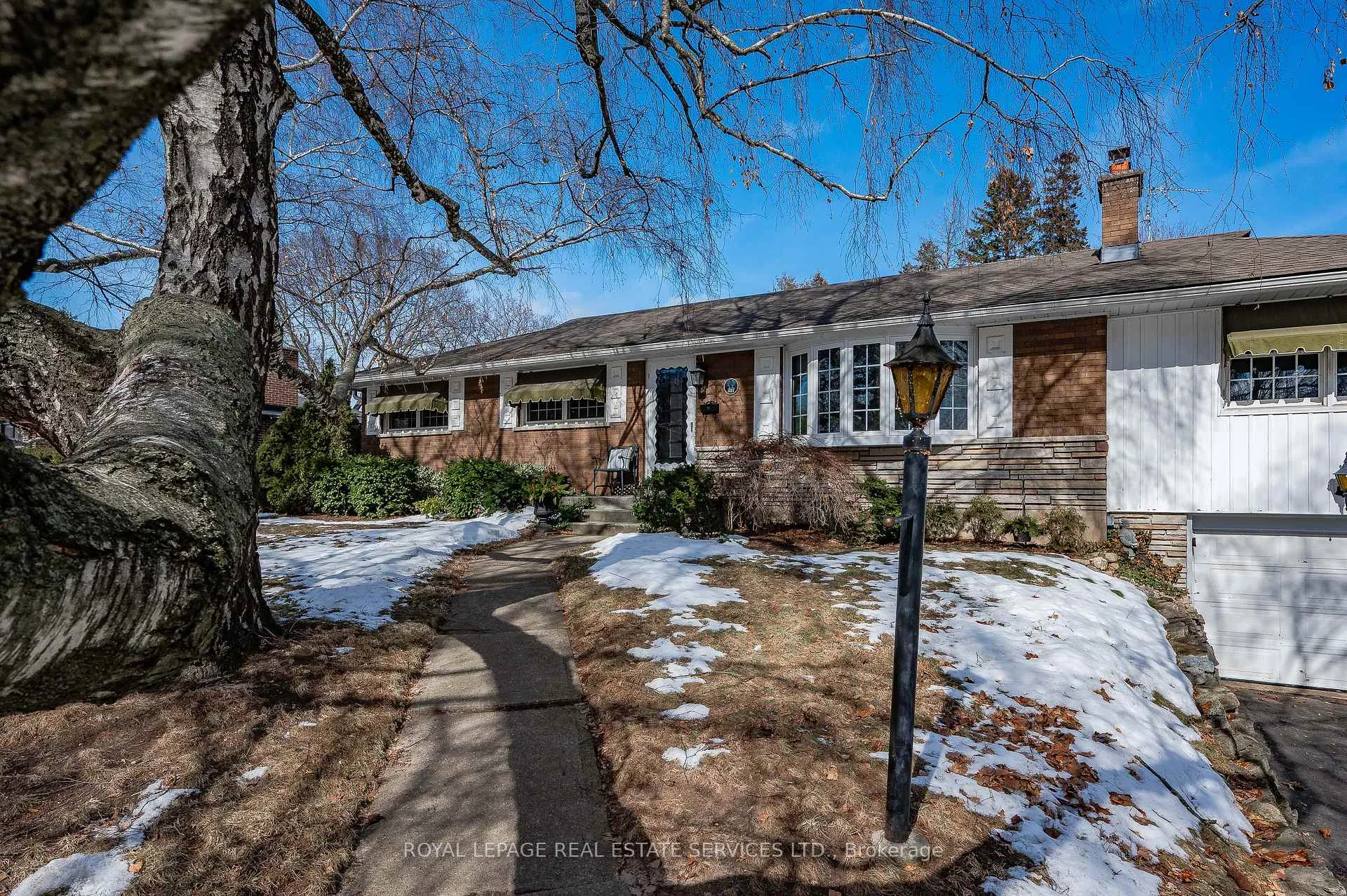 Photo 6 of 327 Strathcona Drive, Burlington, Shoreacres — HOMEH