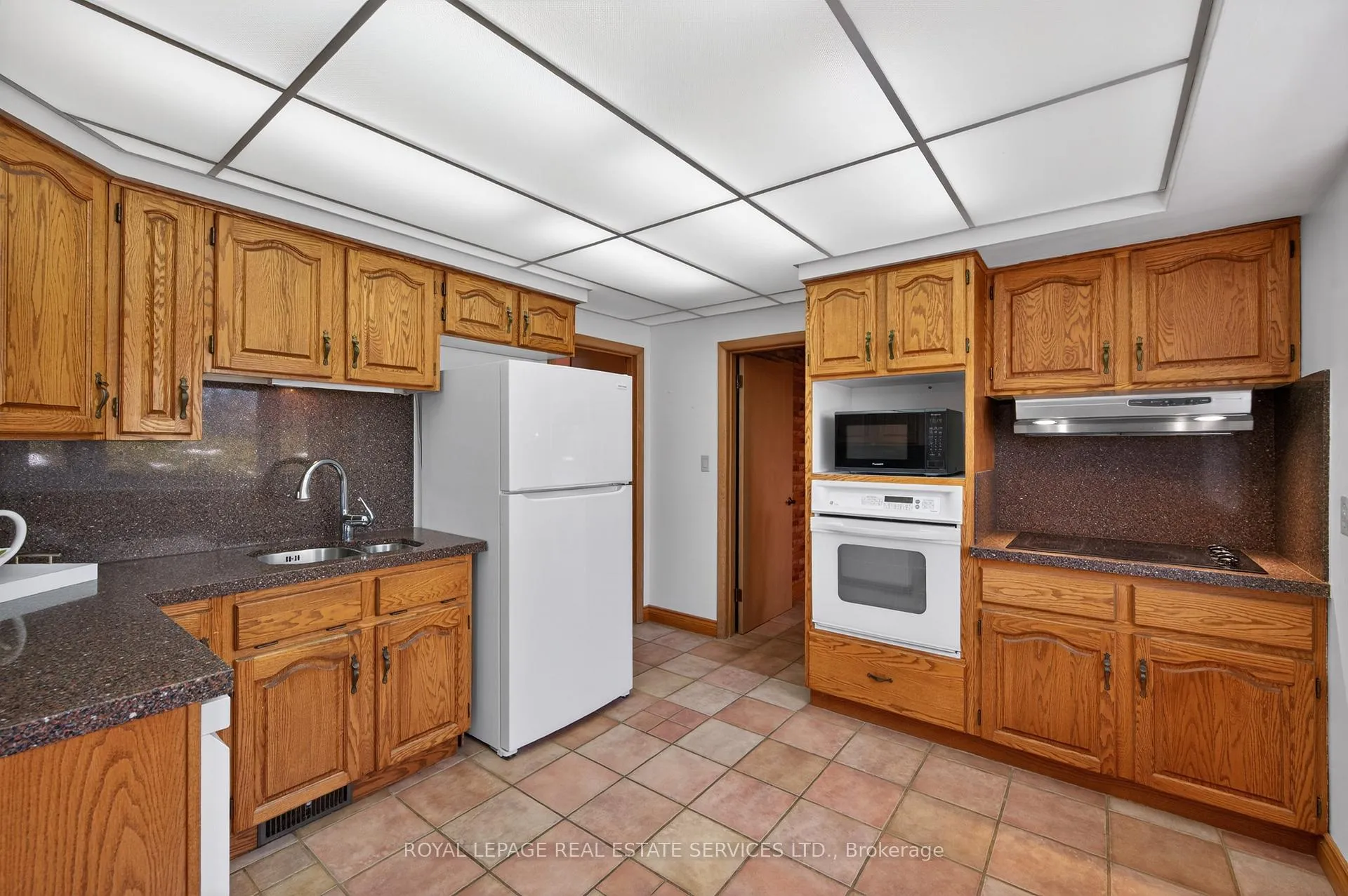 Photo 16 of 327 Strathcona Drive, Burlington, Shoreacres — HOMEH