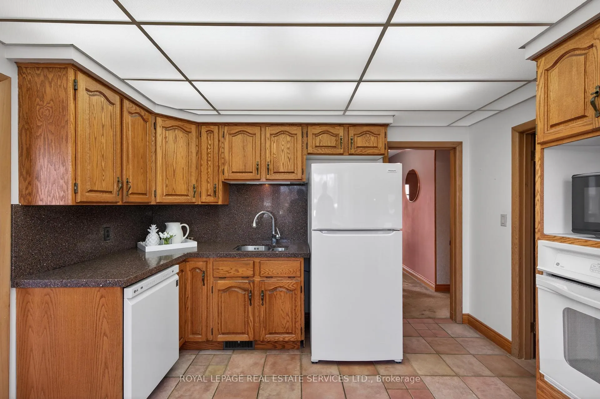 Photo 17 of 327 Strathcona Drive, Burlington, Shoreacres — HOMEH
