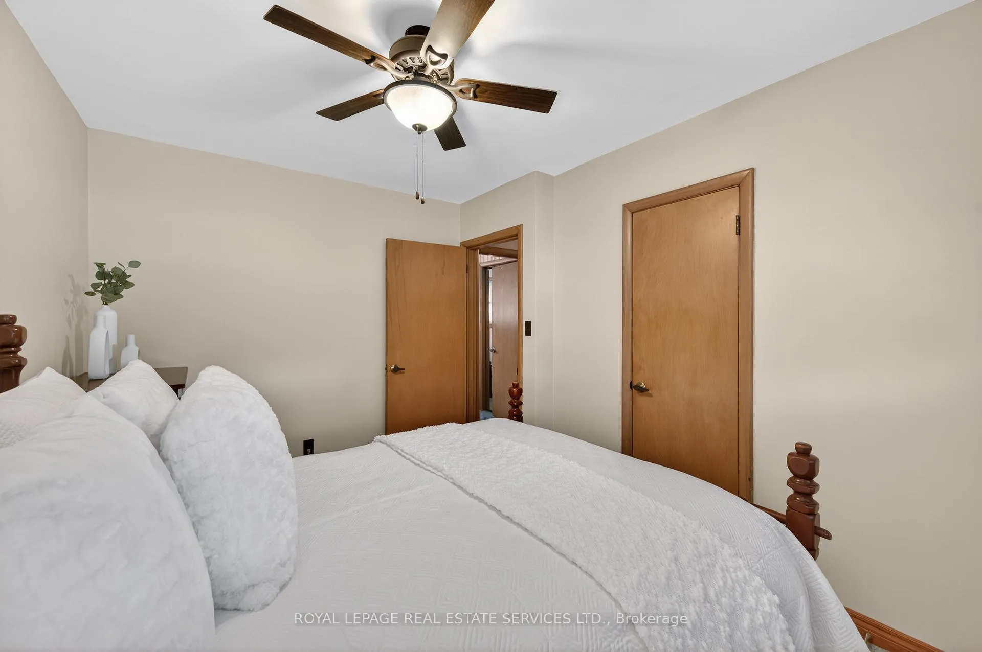 Photo 32 of 327 Strathcona Drive, Burlington, Shoreacres — HOMEH