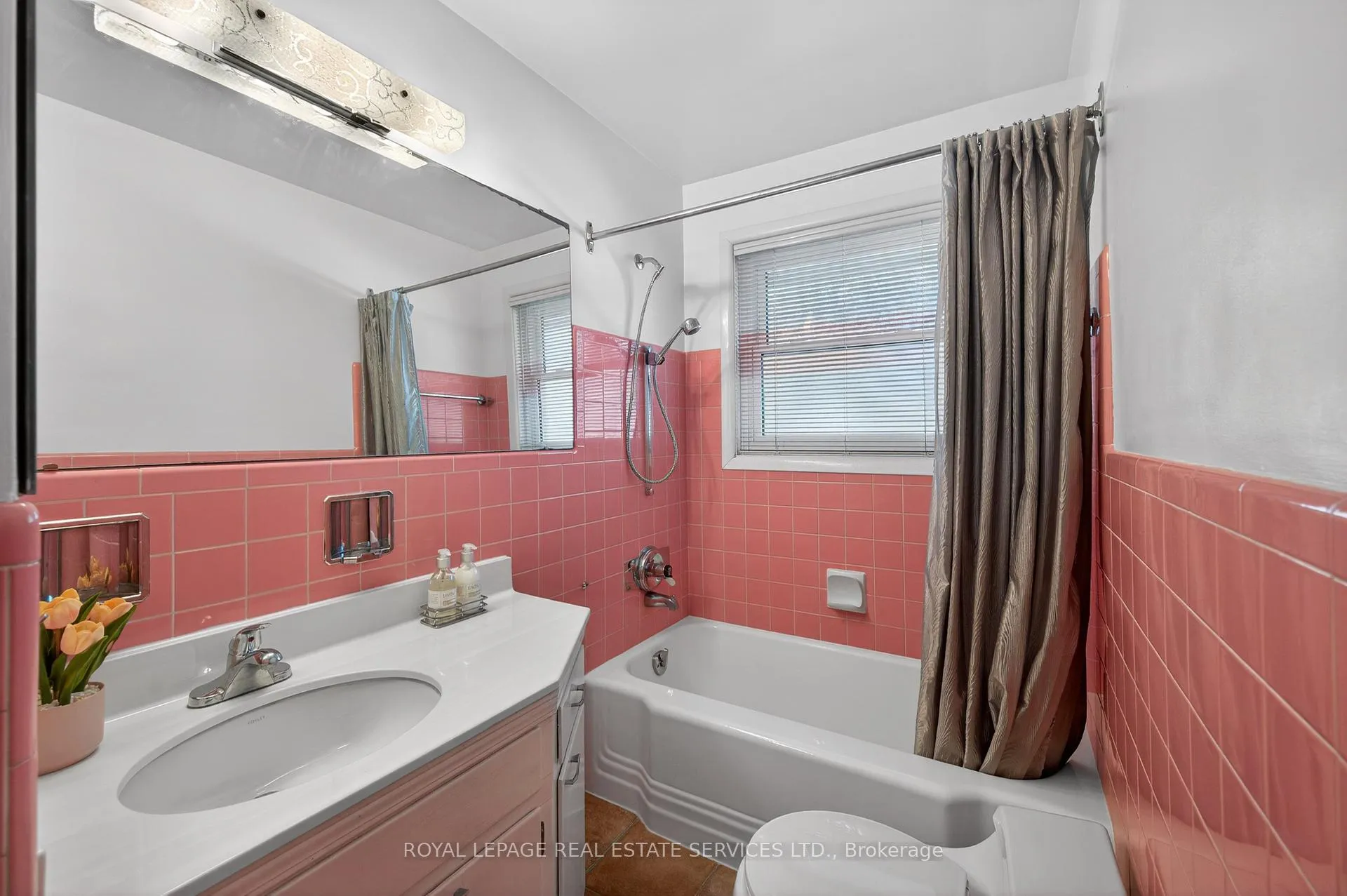 Photo 35 of 327 Strathcona Drive, Burlington, Shoreacres — HOMEH