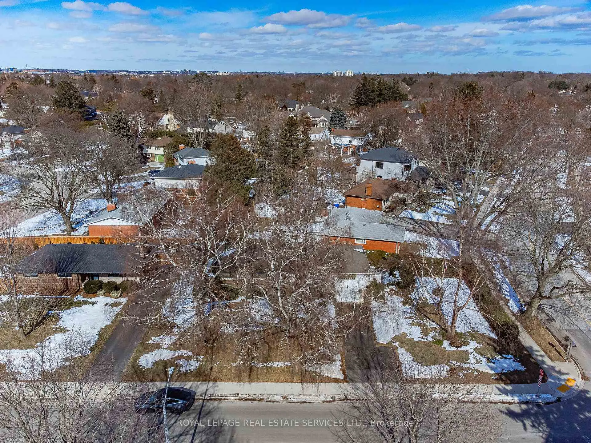 Photo 42 of 327 Strathcona Drive, Burlington, Shoreacres — HOMEH