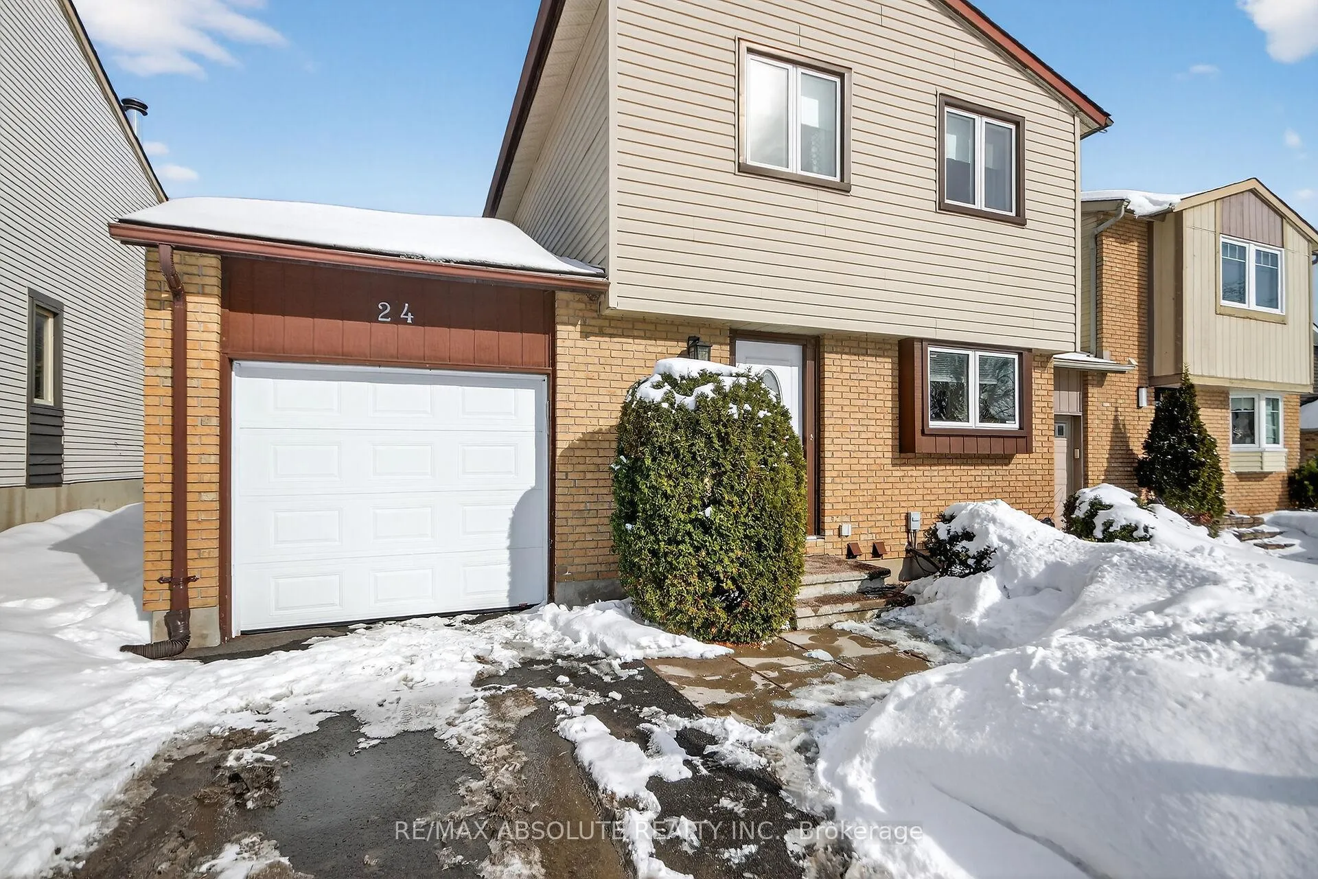 Photo 2 of 24 Whelan Drive, Ottawa, Barrhaven - Pheasant Run — HOMEH